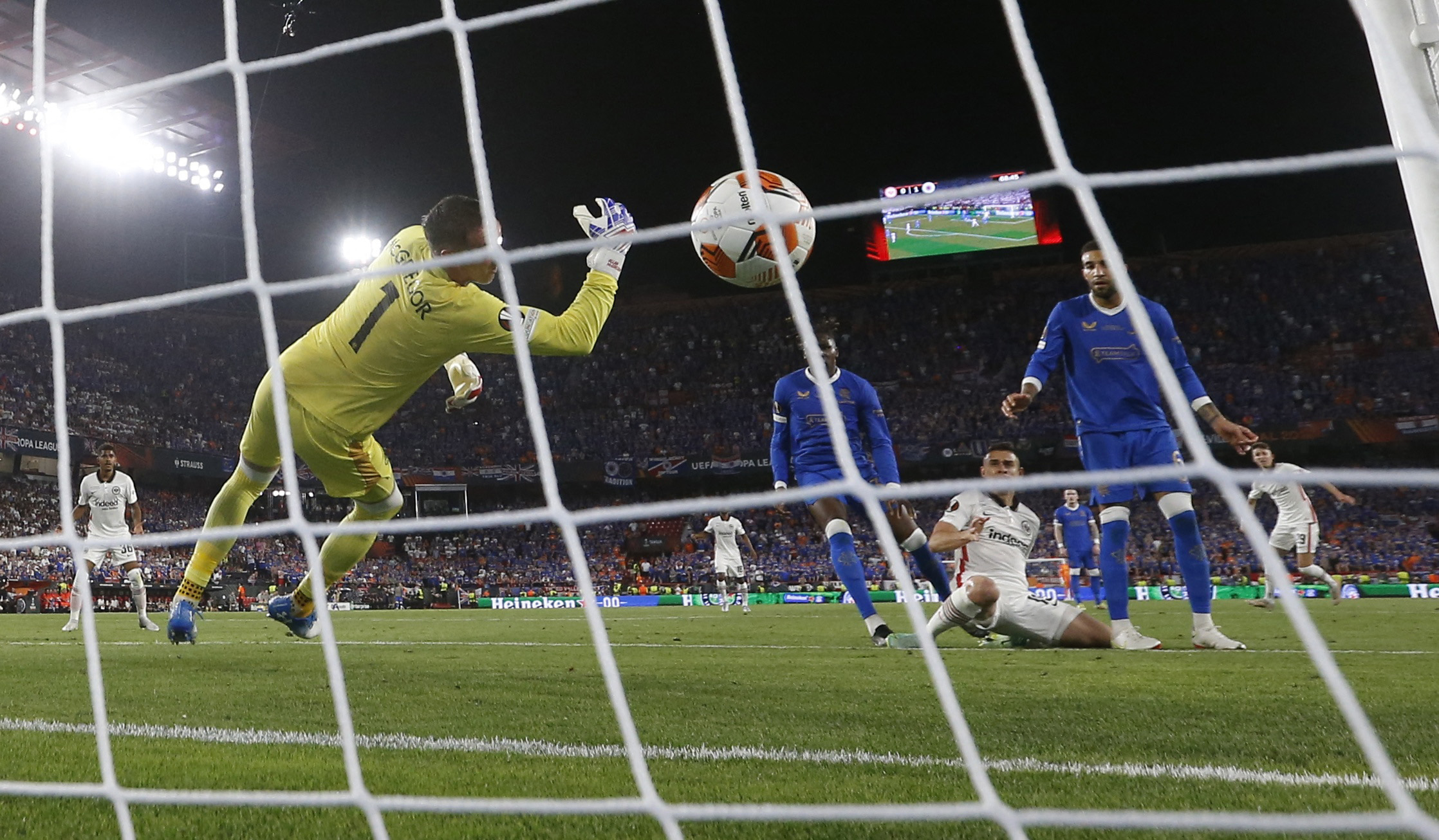 El goleador colombiano marcó el 1-1 ante el Rangers en la final de la UEFA Europa League. REUTERS/Matthew Childs