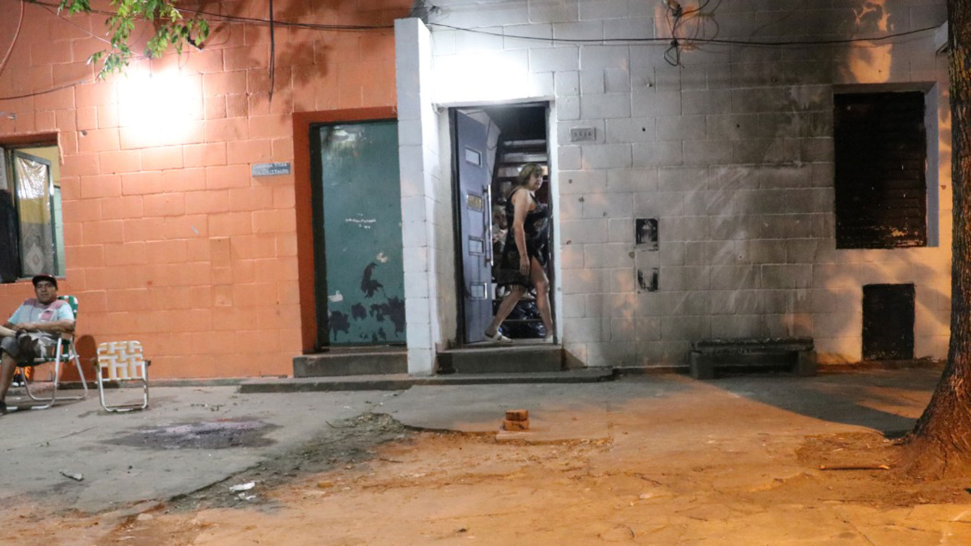 El frente de la casa baleada.