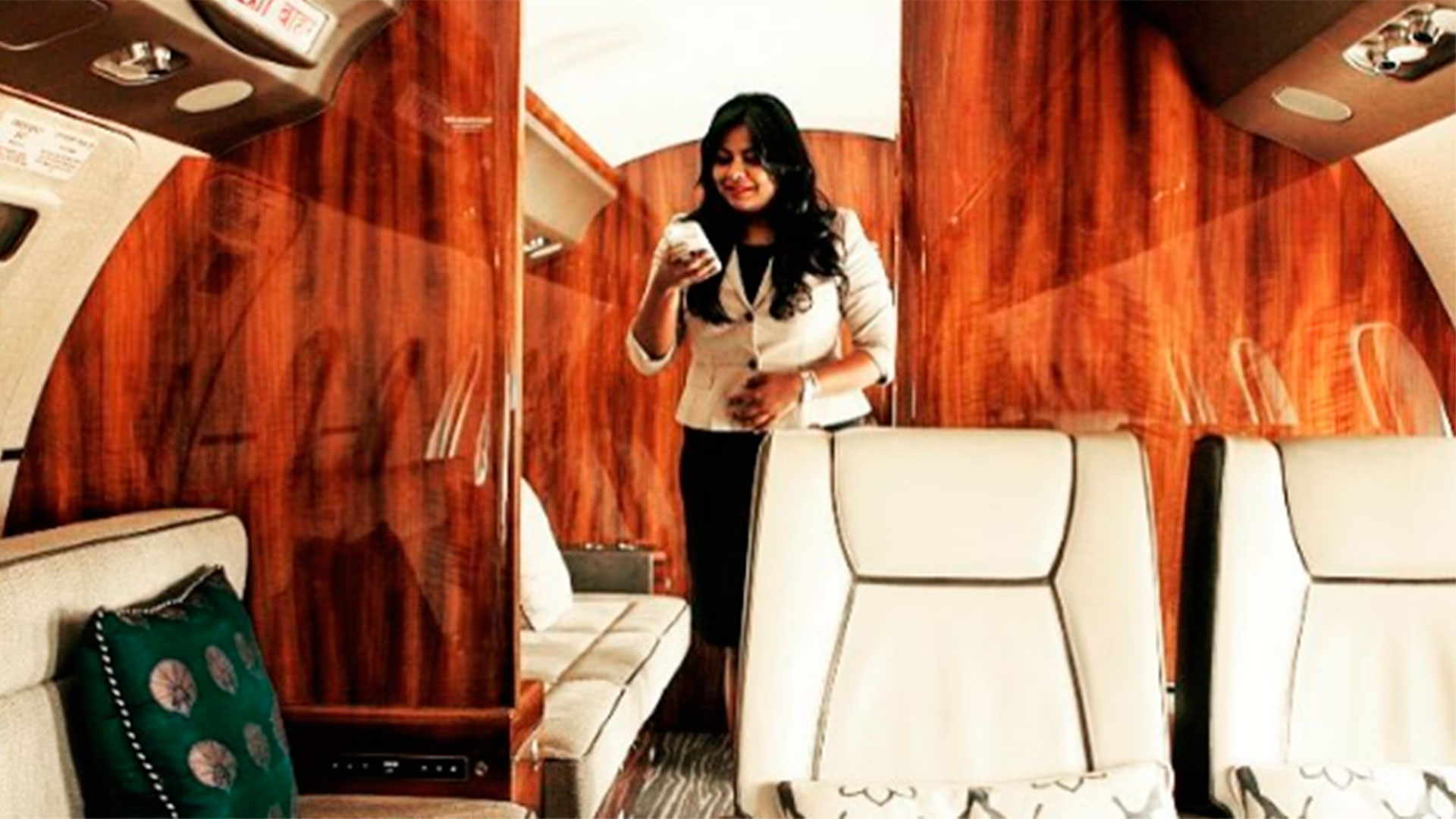 Kanika Tekriwal posee una empresa dueña de 10 aeronaves con tan solo 32 años de edad. (@jetslacked)