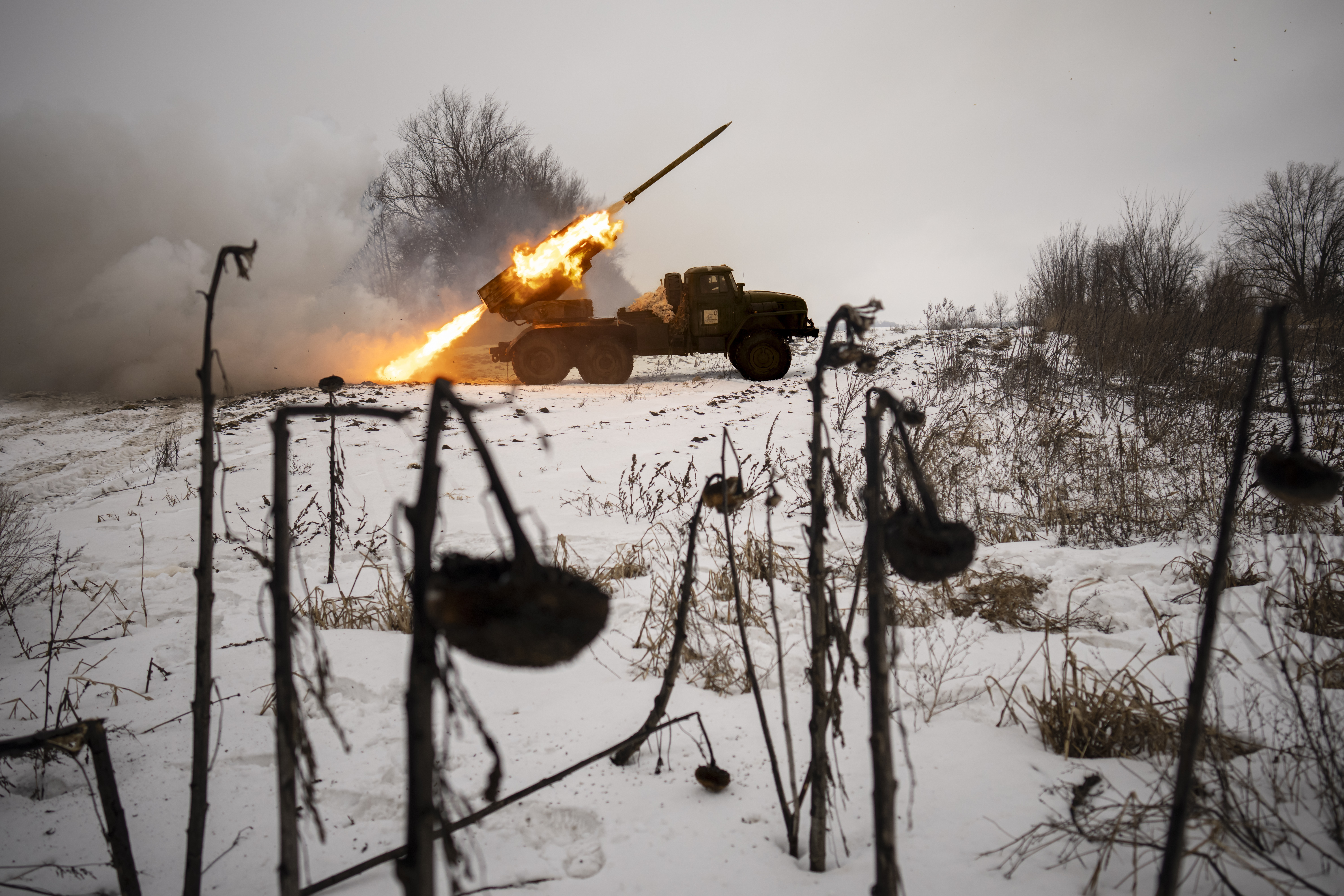 Por su ubicación estratégica y lo que una victoria allí podría significar para cualquiera de las partes, las tropas de Kiev temen una escalada en la situación (AP)
