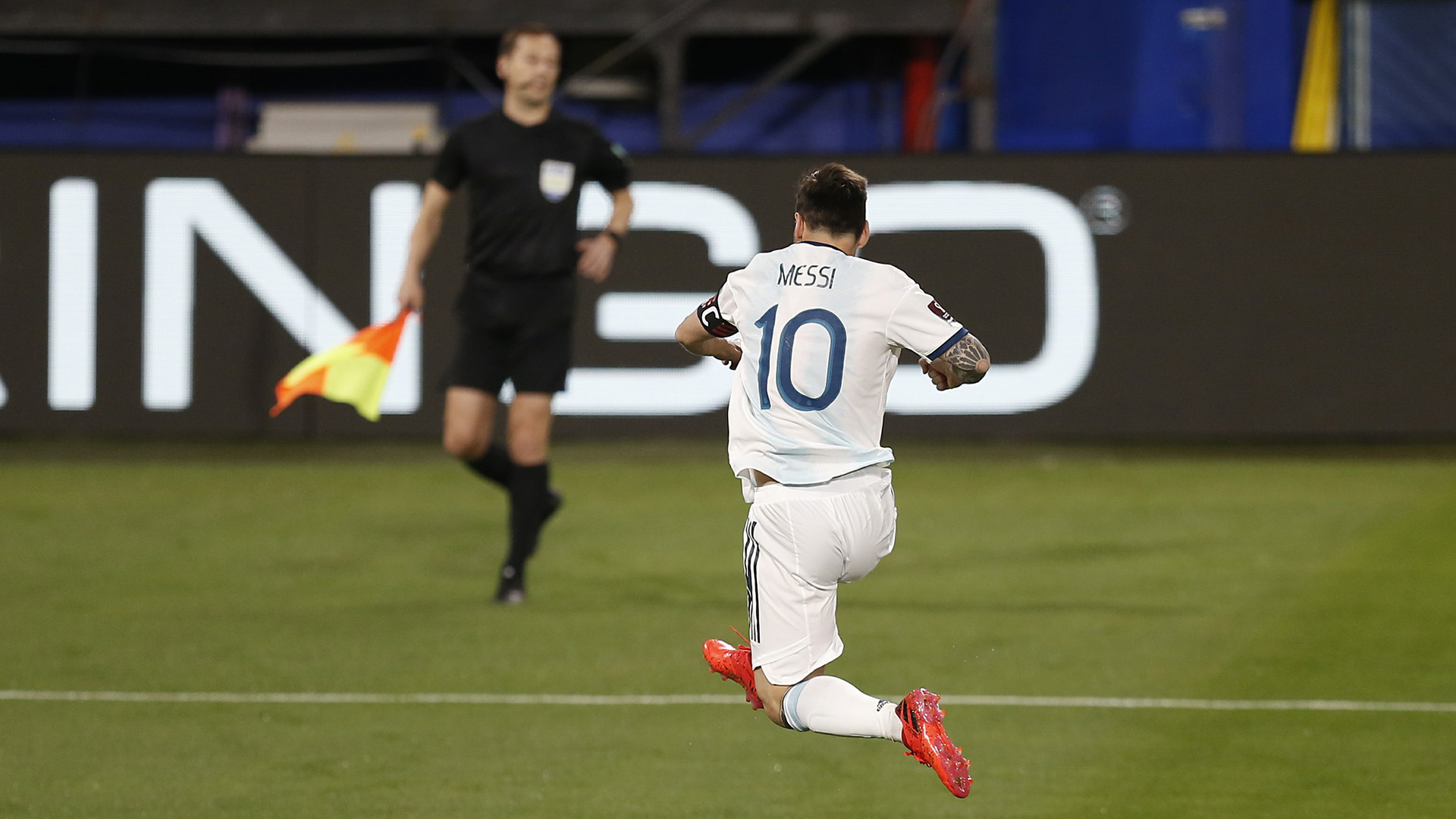 El salto de Messi tras el gol que le dio los primeros puntos a Argentina en las Eliminatorias (Fabián Marinelli - Pool)