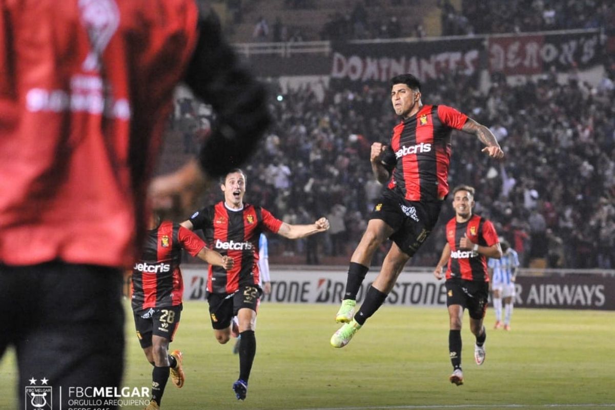 Melgar venció 3-1 a Racing y es puntero de su grupo en la Copa Sudamericana.