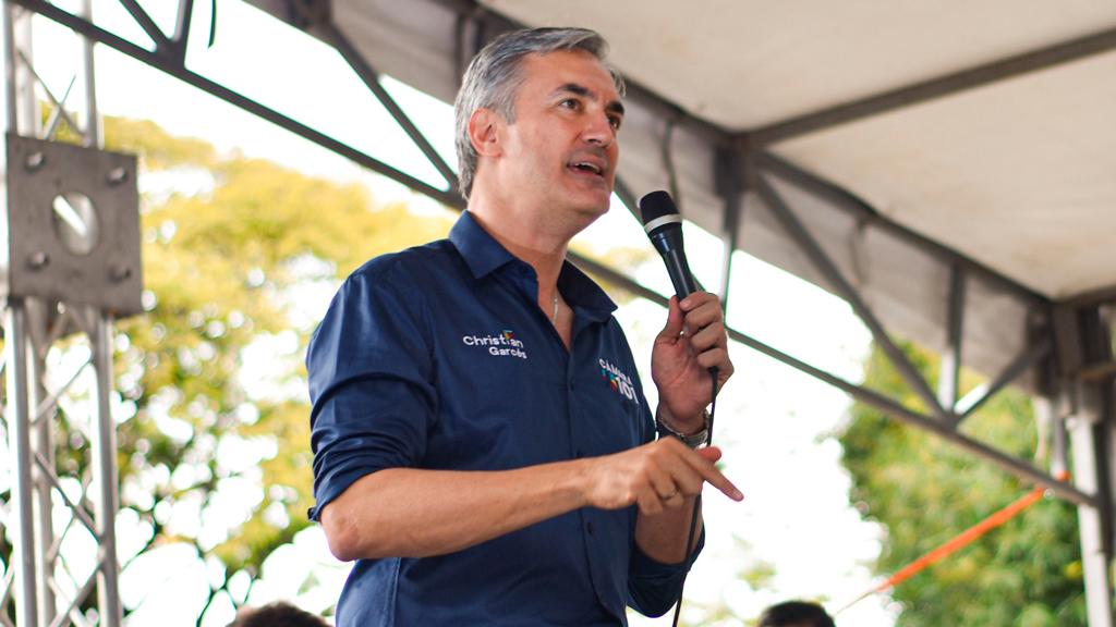 Sin embargo, desde la oposición al gobierno del Pacto Histórico se muestran críticos al plan del Gobierno nacional. Por ejemplo, el Representante a la Cámara del Centro Democrático, Christian Garcés, indicó que el presupuesto de 2023 dejará a 276.000 colombianos sin poder adquirir casa propia.