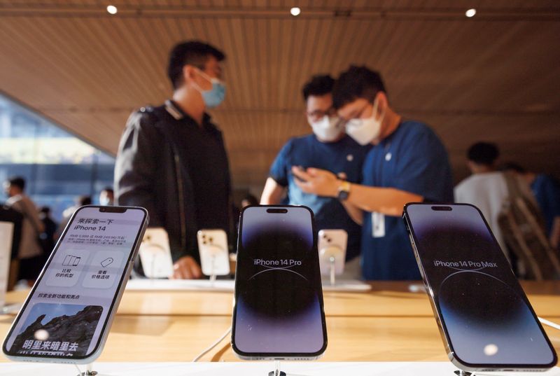 La fábrica de pantallas china que provee a Apple y Samsung planea abrir plantas en Vietnam