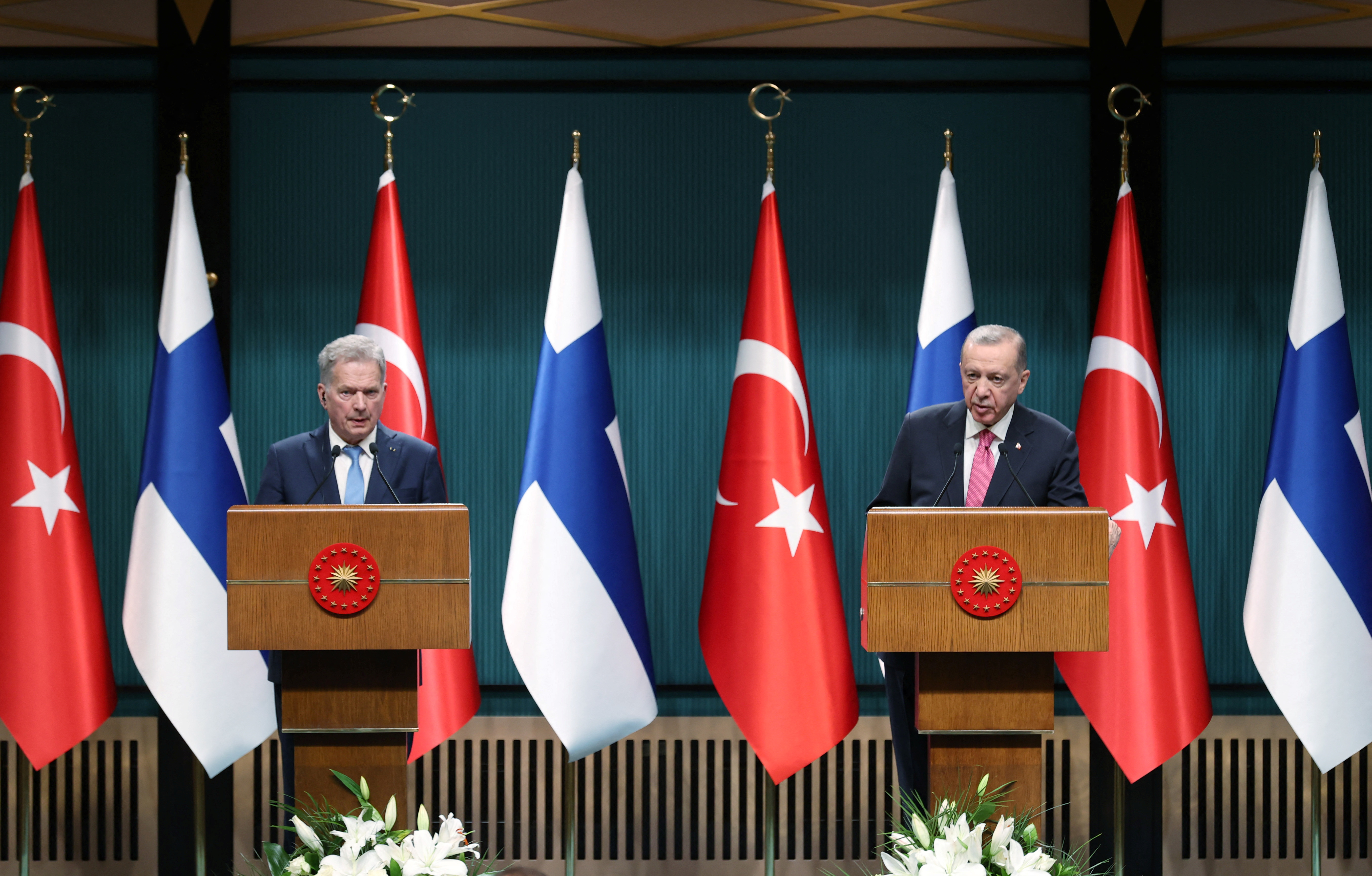 El presidente de Turquía Tayyip Erdogan junto a su par finlandés, Sauli Niinisto, hace dos semanas en Ankara (Reuters)