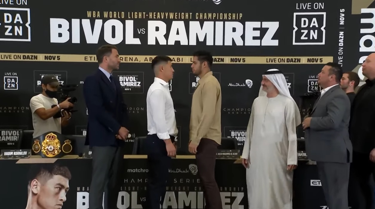 Zurdo Ramírez y Dmitry Bivol ya tuvieron el primer cara a cara de la pelea (Foto: YouTube/ Matchroom Boxing)