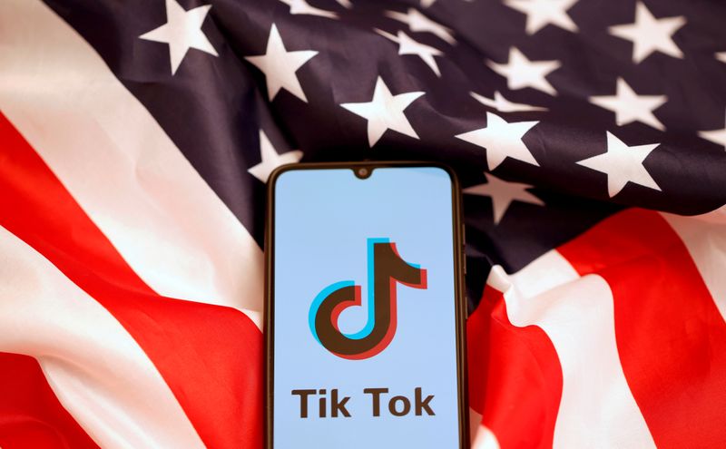La red social TikTok, cuya compañía matriz es la tecnológica china ByteDance, le confirmó este miércoles a la agencia de noticias AFP que el gobierno estadounidense recomendó a la aplicación separarse de su propietario, para no ser vetada en Estados Unidos. (REUTERS)
