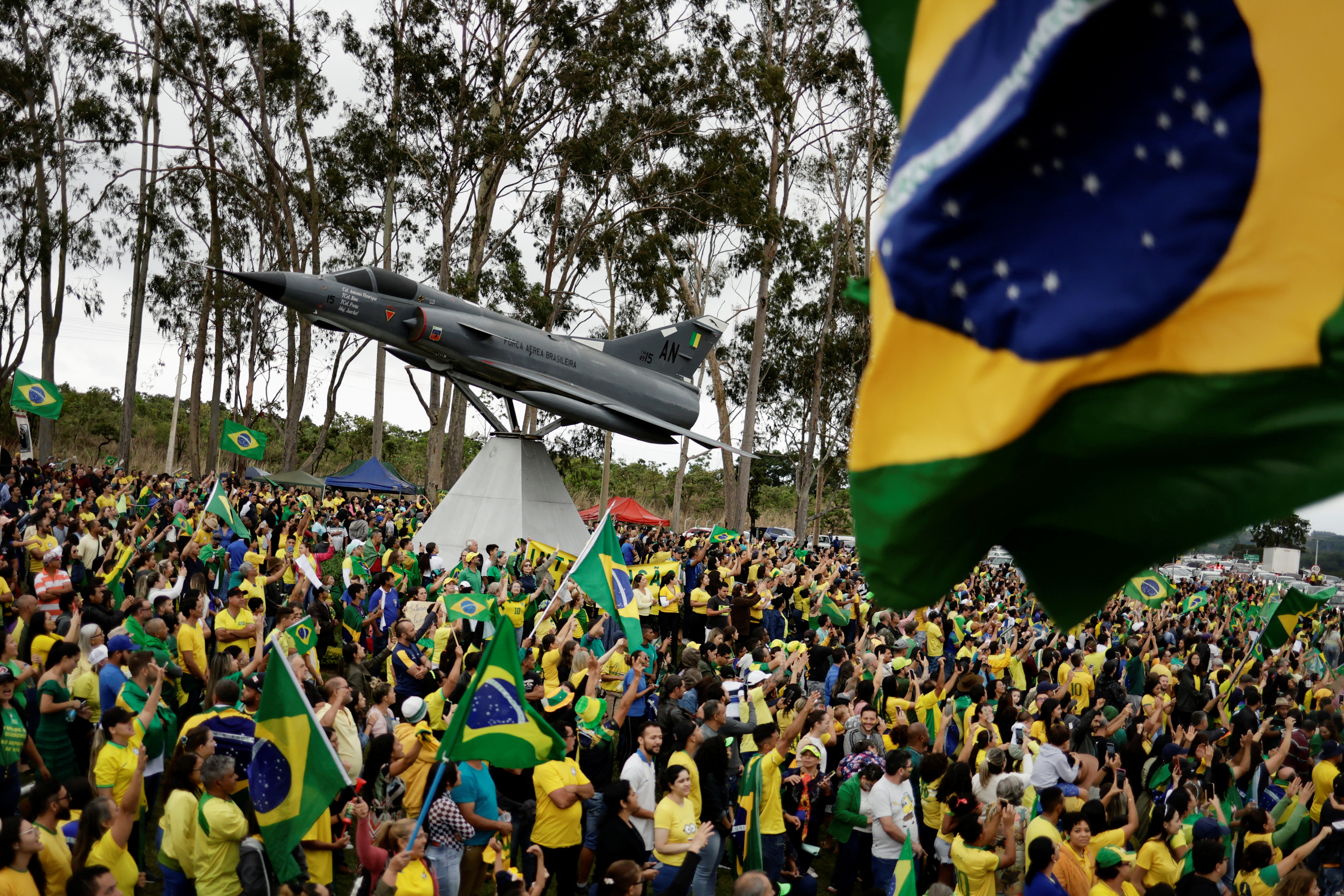 Fanáticos bolsonaristas reclamaron una intervención militar en Brasil para evitar la asunción de Lula (REUTERS/Ueslei Marcelino)
