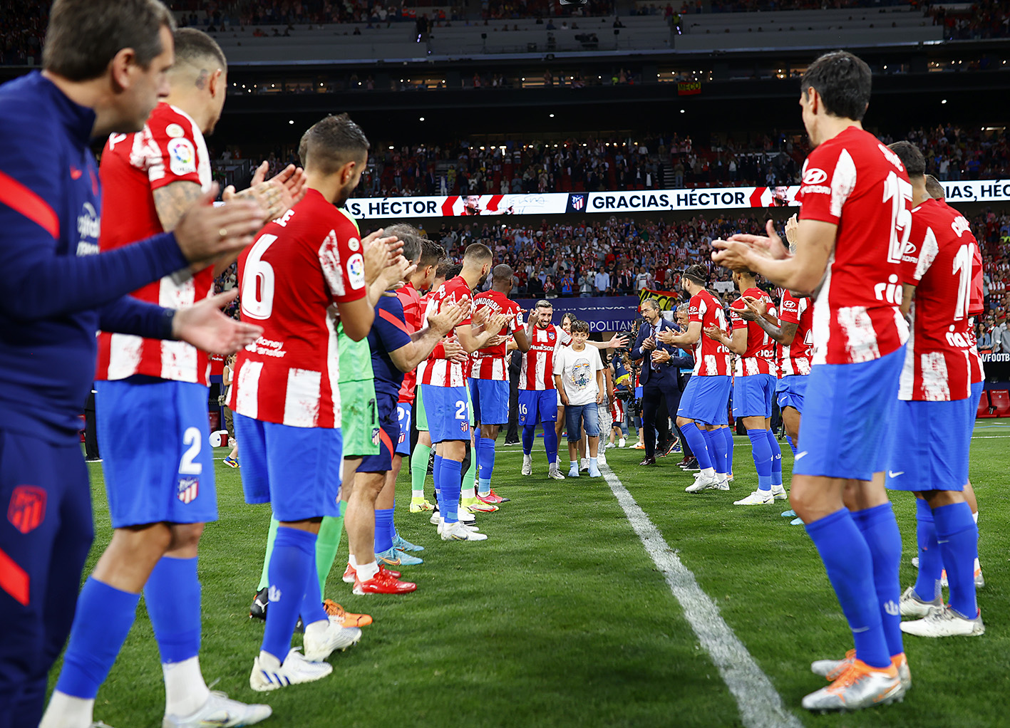 Video: así despidió el Atlético de Madrid a Héctor Herrera tras jugar su  último partido - Infobae