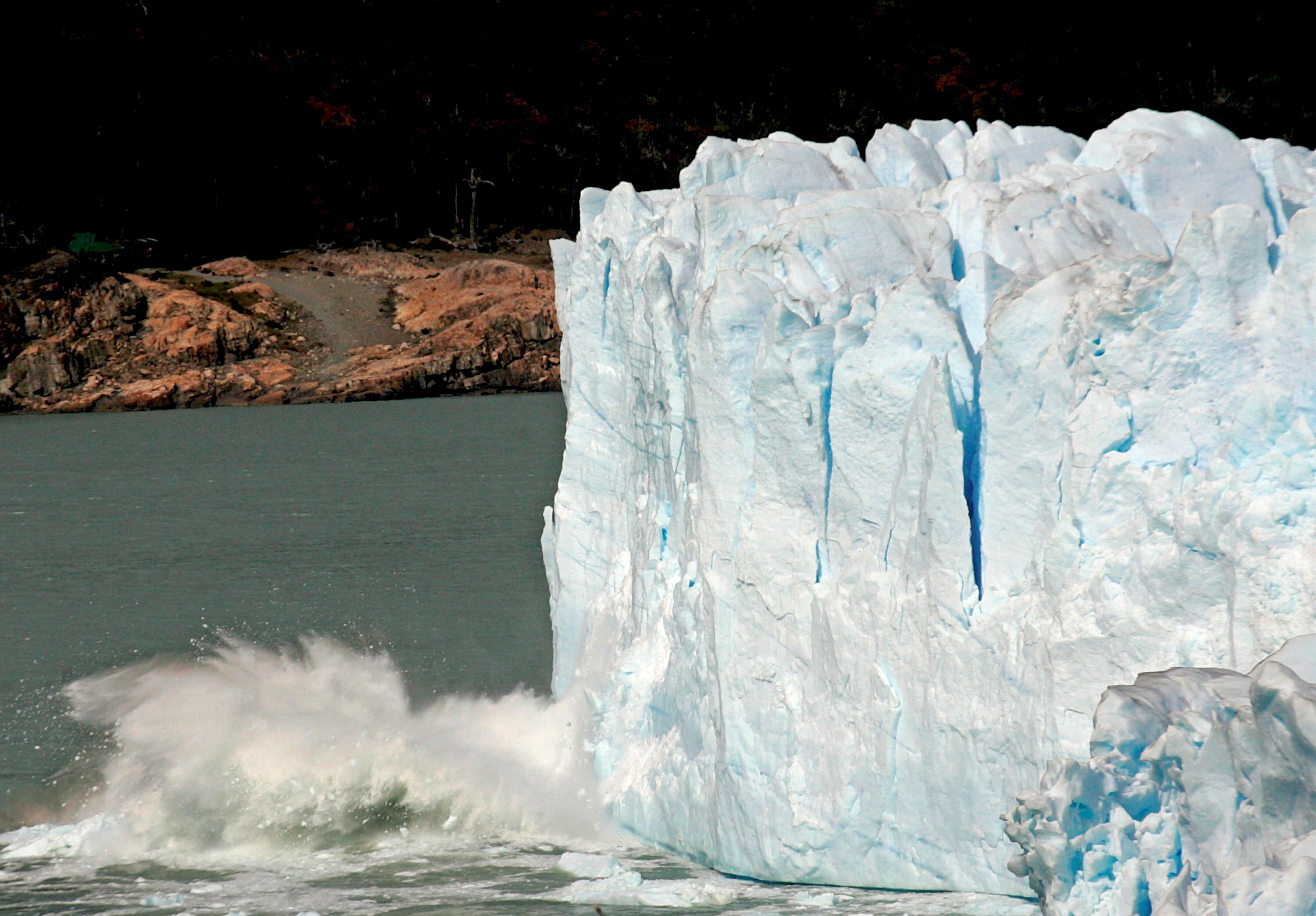 La retracción de glaciares es una de las consecuencias de la crisis climática en la Argentina (EFE/Orestis Panagiotou/Archivo)
