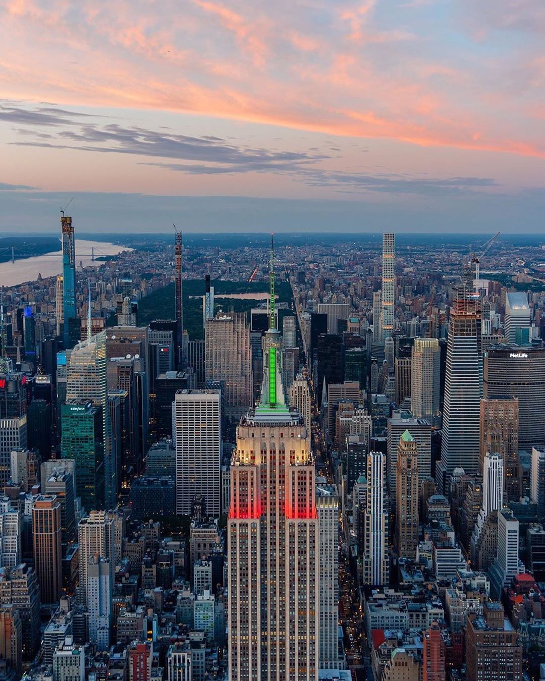 El Empire State, edificio emblemático de NY brilló con los colores de México en honor a su independencia (Foto: Instagram @empirestatebldg)