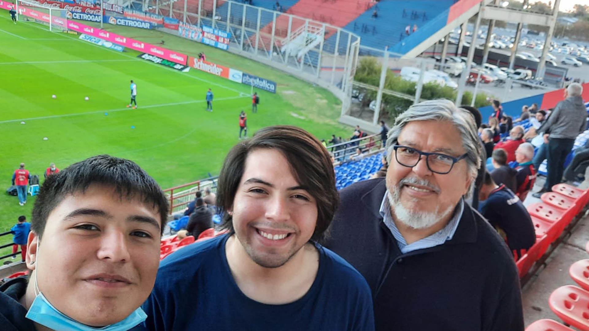 El "Chino" Navarro en la cancha de San Lorenzo mientras hablaba Cristina Kirchner