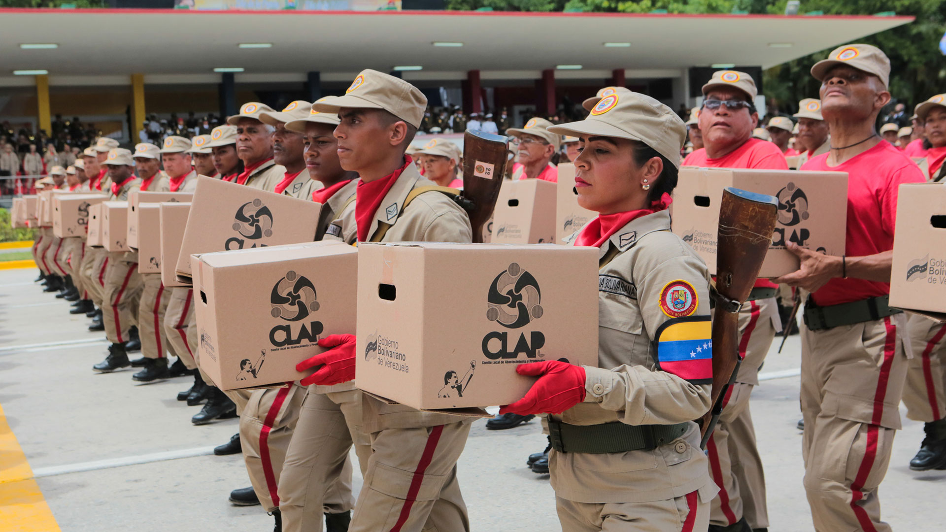 Las cajas CLAP, símbolo del control social del chavismo (Reuters)