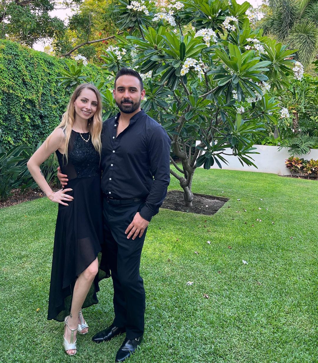 Yosseline y su prometido Gerardo González. 
Foto: Instagram @justyoss