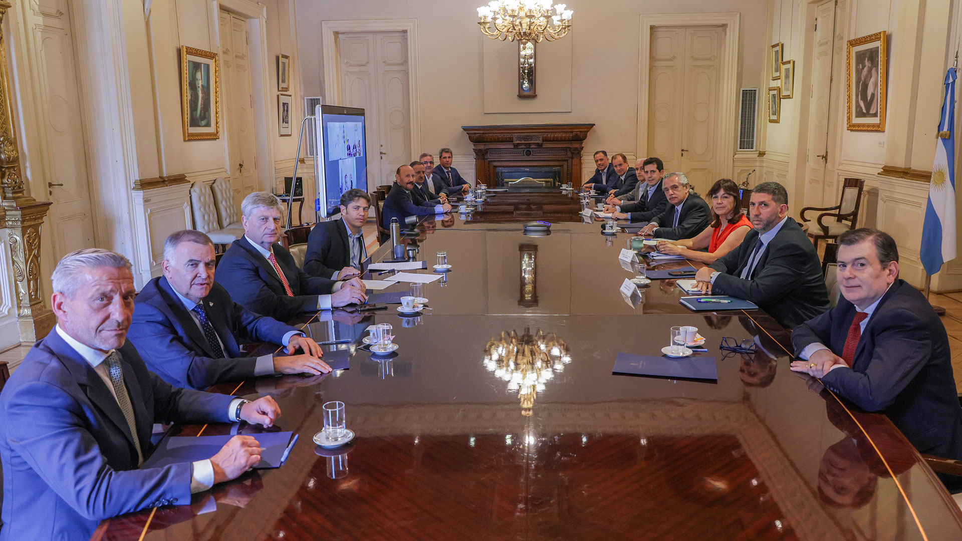 Alberto Fernández y los gobernadores, en la reunión en la que se decidió no acatar el fallo de la Corte