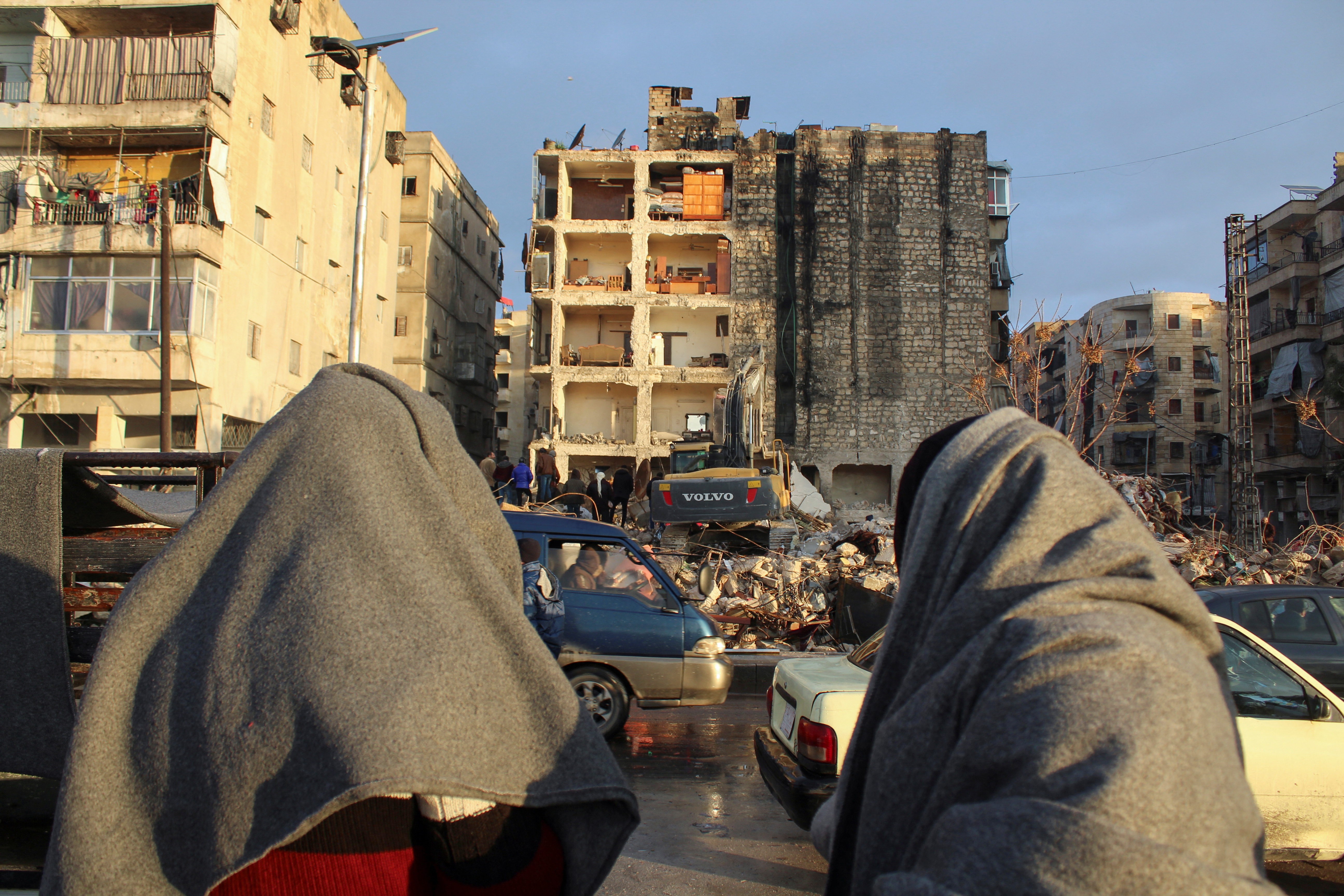Crece la cifra de víctimas fatales tras el terremoto en Turquía. (REUTERS/Firas Makdesi)