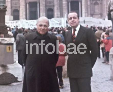 El cardenal Primatesta con Franco en Plaza San Pedro