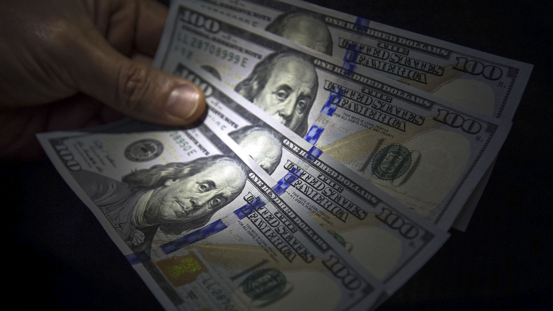 Casas de cambio siguen vendiendo dólares por debajo del precio de la Tasa Representativa del Mercado