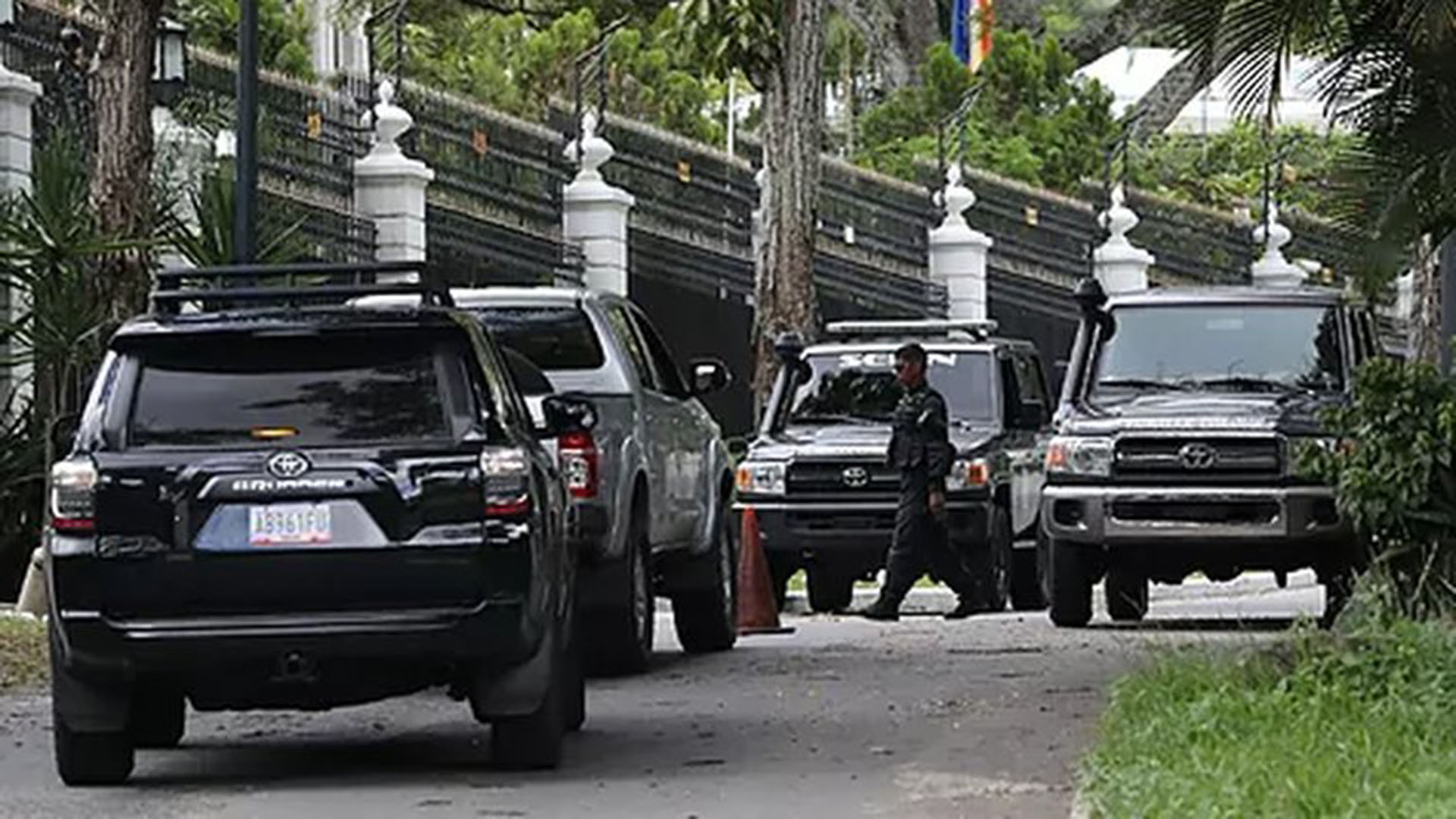 La policía política del régimen chavista registró el edificio donde reside el personal diplomático de España en Caracas