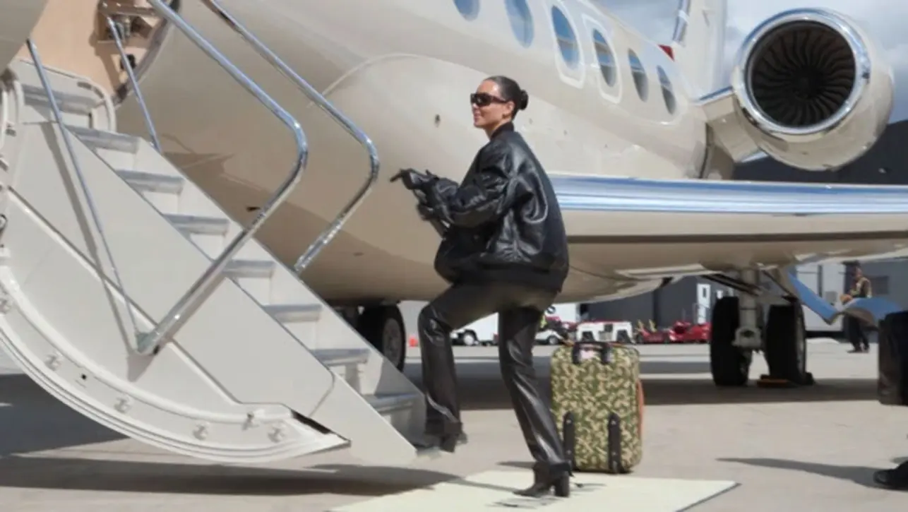 Kim Kardashian compró el costoso jet privado en 2021, pero tardó un año en diseñarlo a su gusto