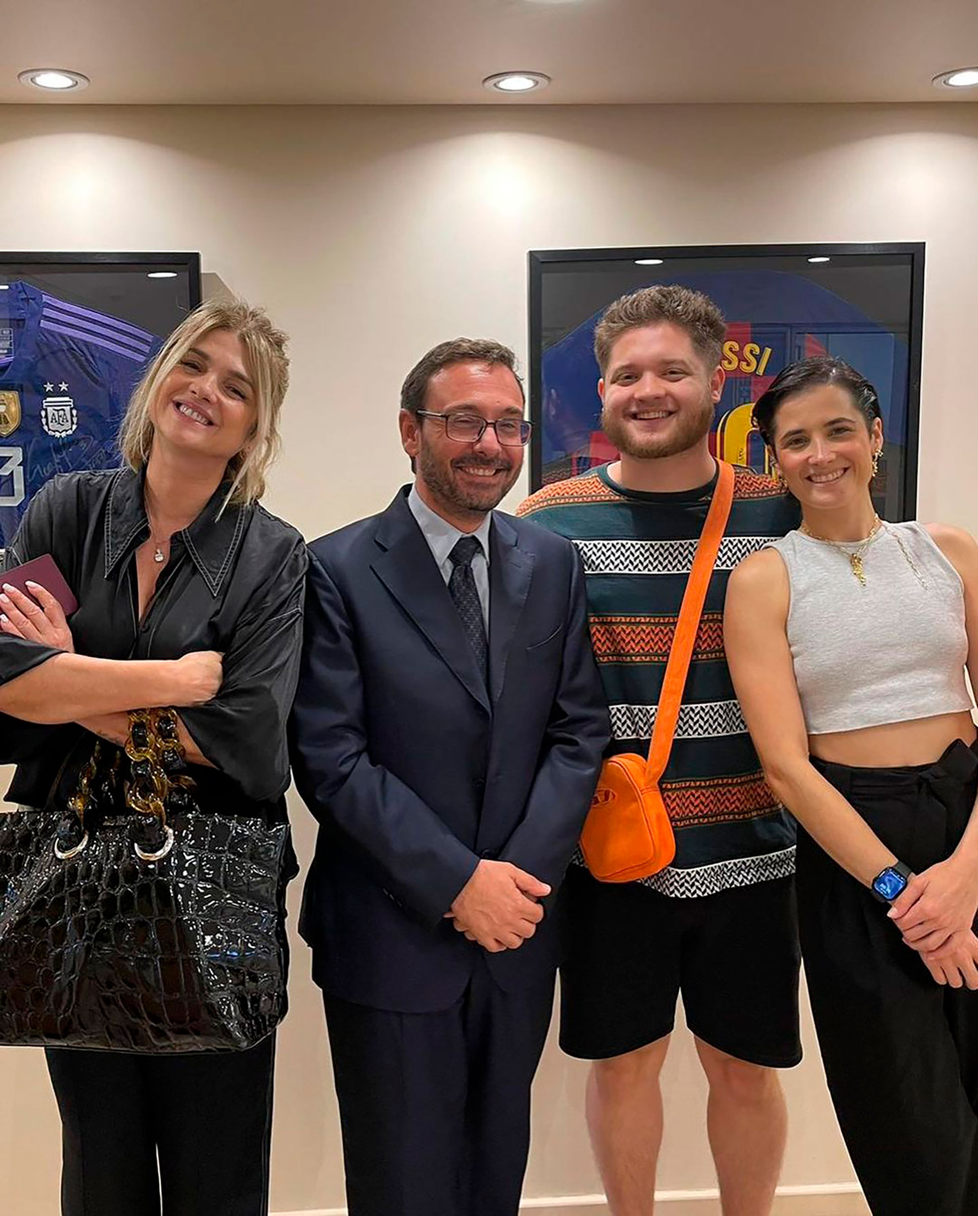 Araceli, Flor y Toto con Marco Petacco, cónsul de Italia en Buenos Aires (Instagram)