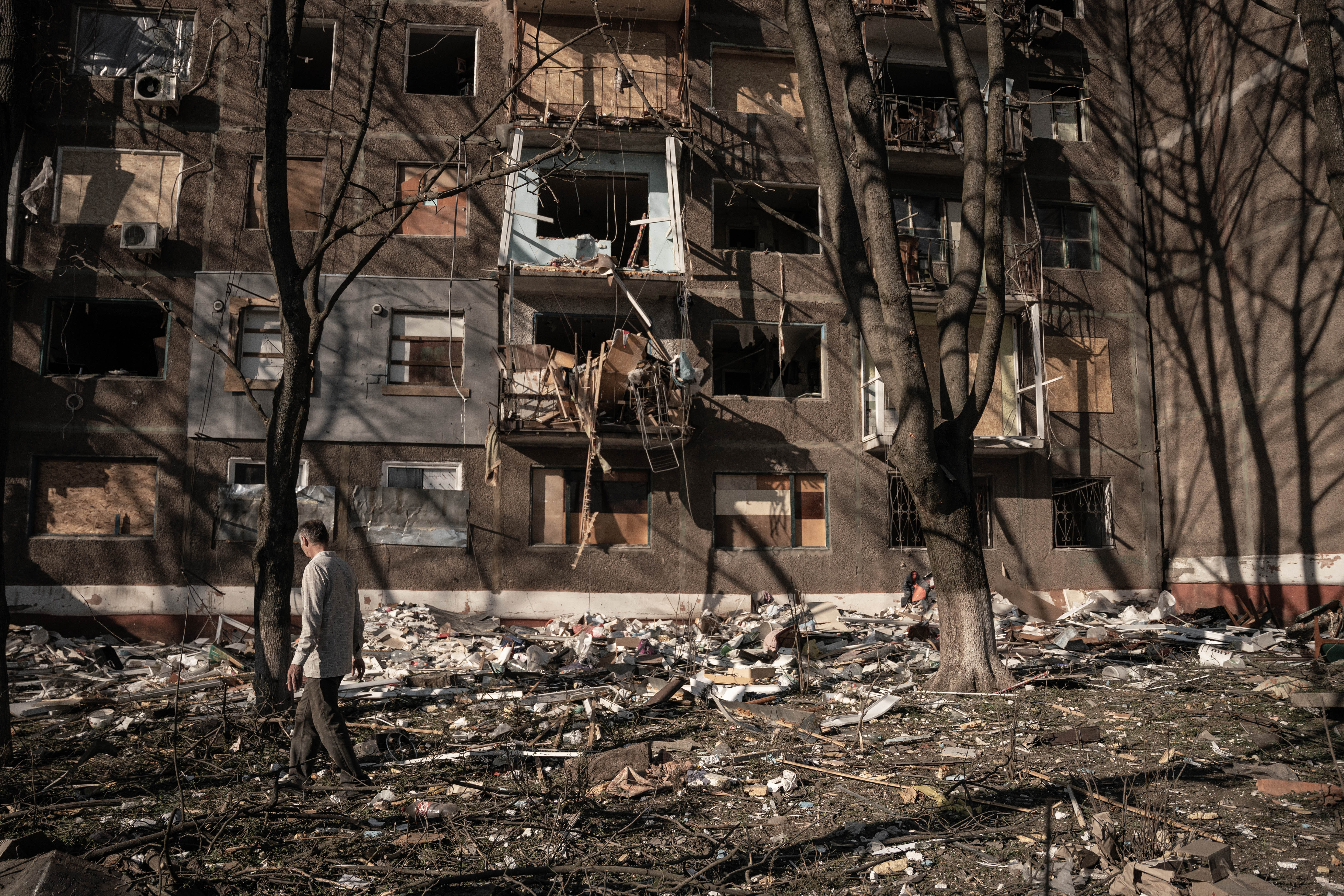 Un edificio civil en Kramatorsk, sin interés militar, destruido por un cohete ruso. (Foto: Franco Fafasuli)