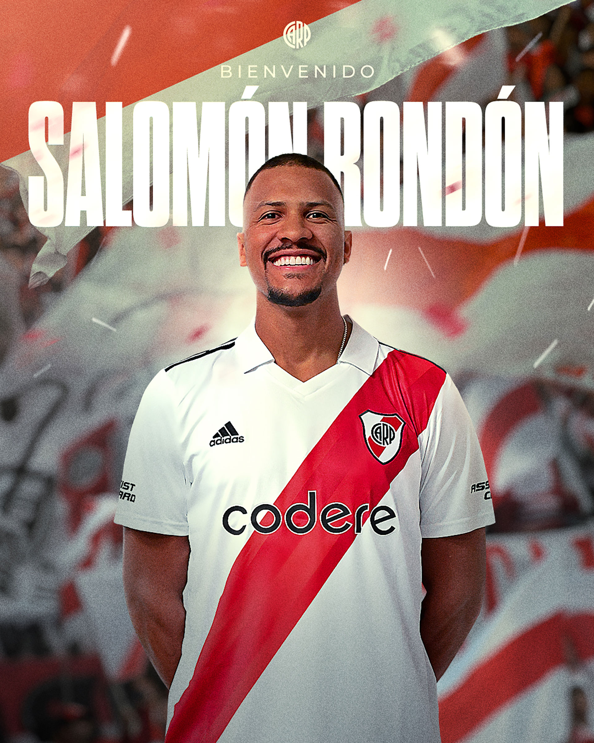 Salomón posó con la camiseta de River Plate