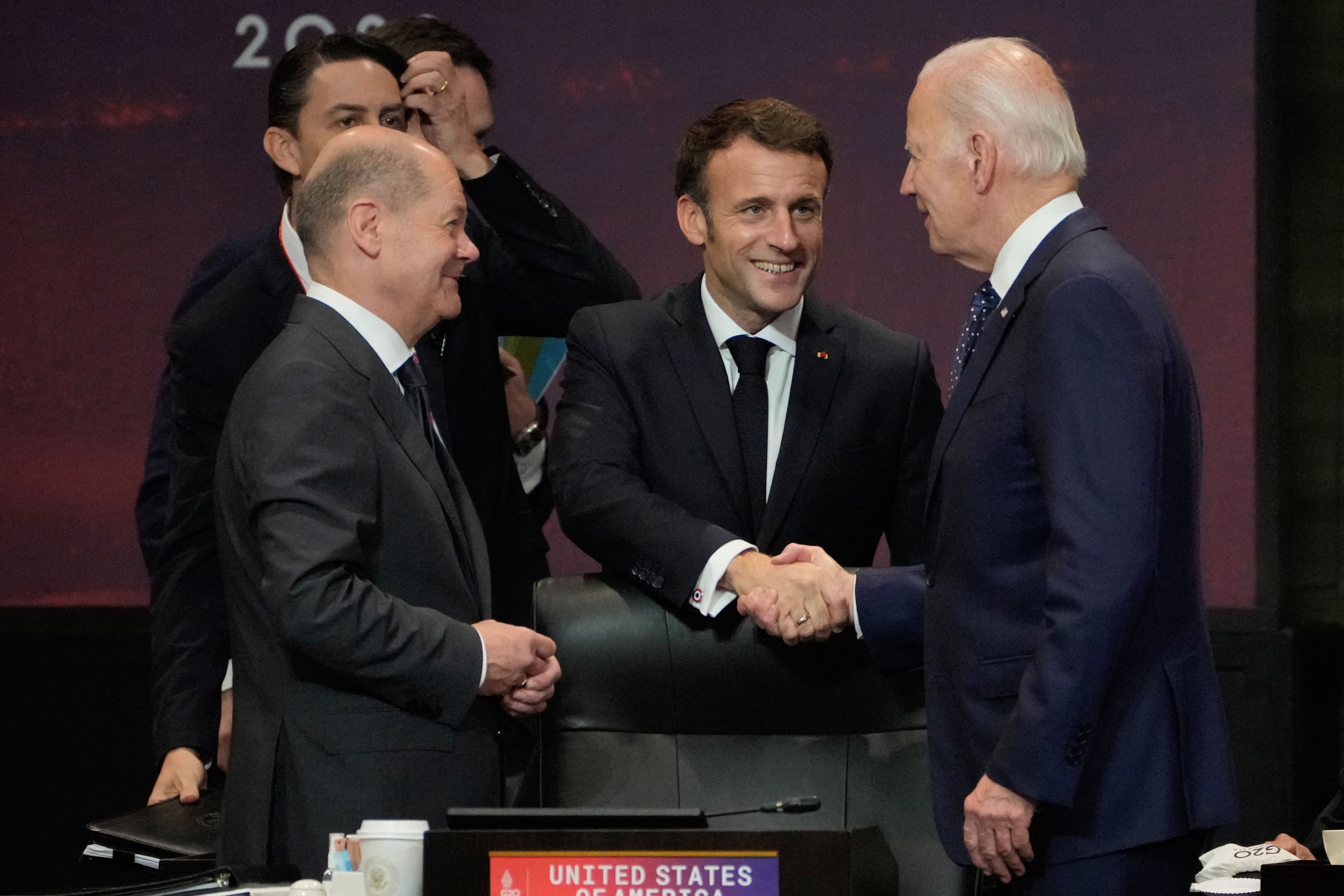 A pesar de su fuerte apoyo a Kiev, la insistencia de Macron en continuar manteniendo el diálogo with el presidente ruso, Vladimir Putin, ha irritado a los diplomáticos estadounidenses.  (REUTERS)