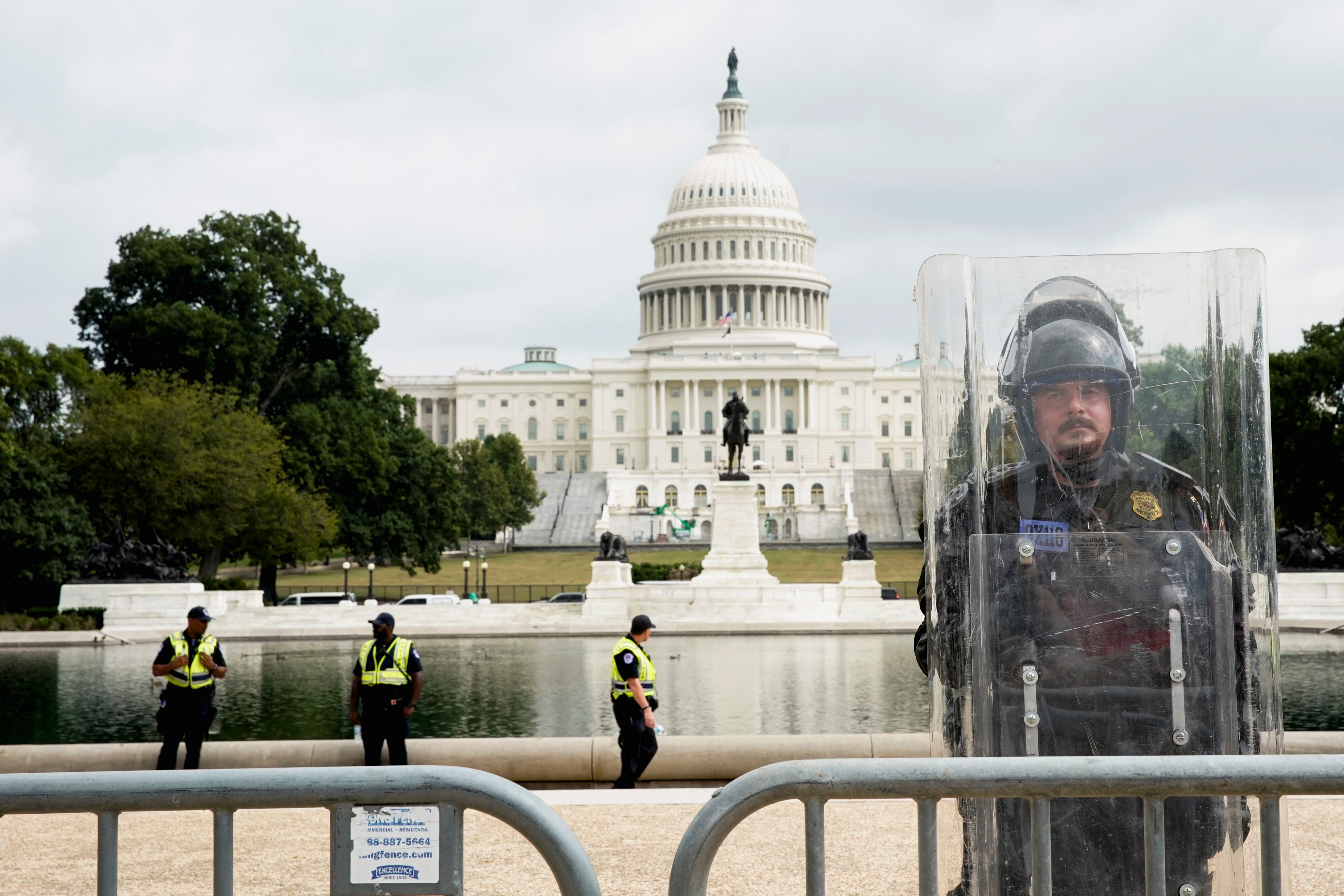 El capitolio reforzó su dispositivo de seguridad ante la manifestación pro-Trump (REUTERS/Elizabeth Frantz)