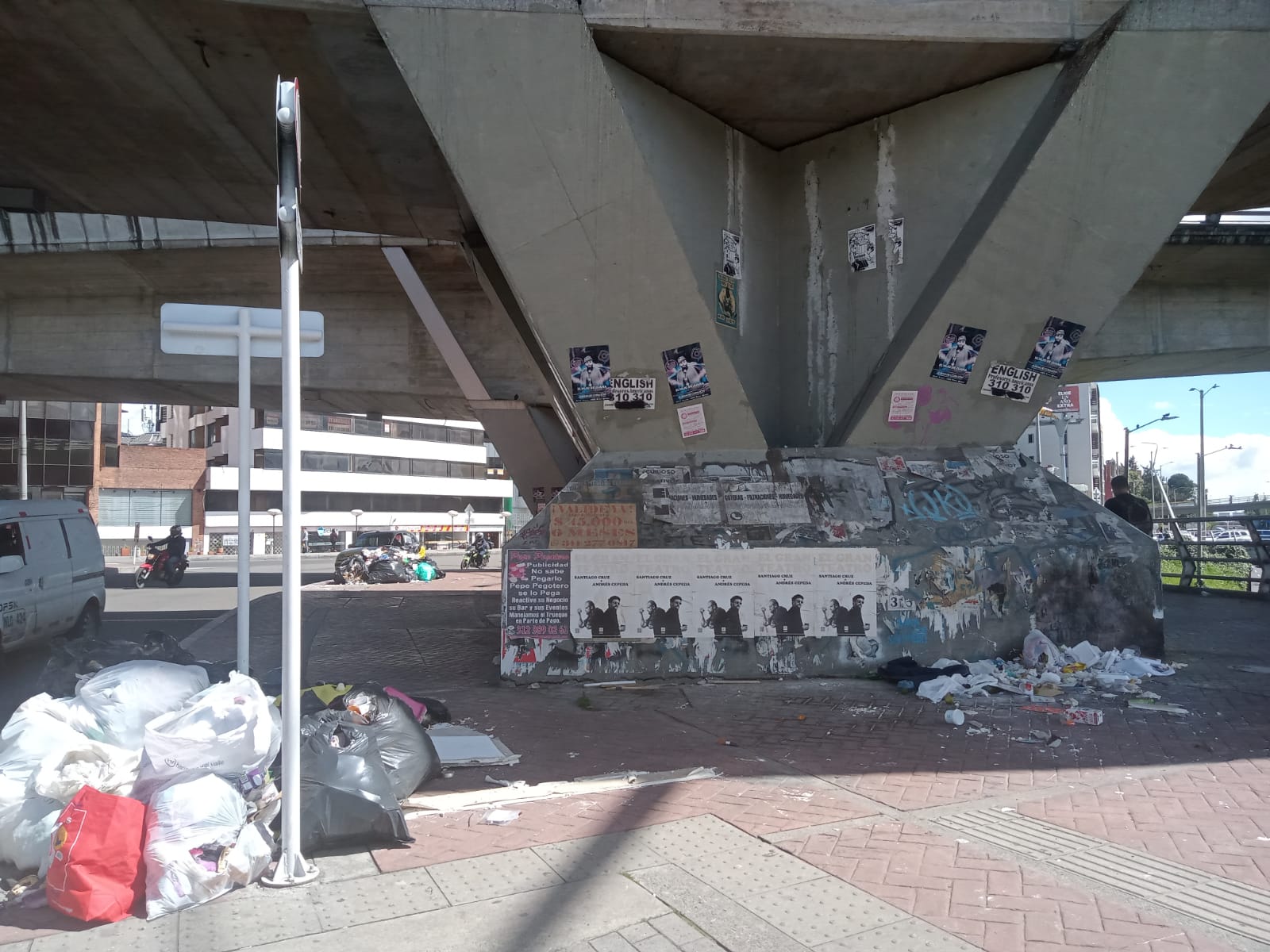 En seis meses han sido robadas o vandalizadas 14.426 canecas de basura y 2.540 contenedores y la Alcaldía no ha repuesto ninguna 