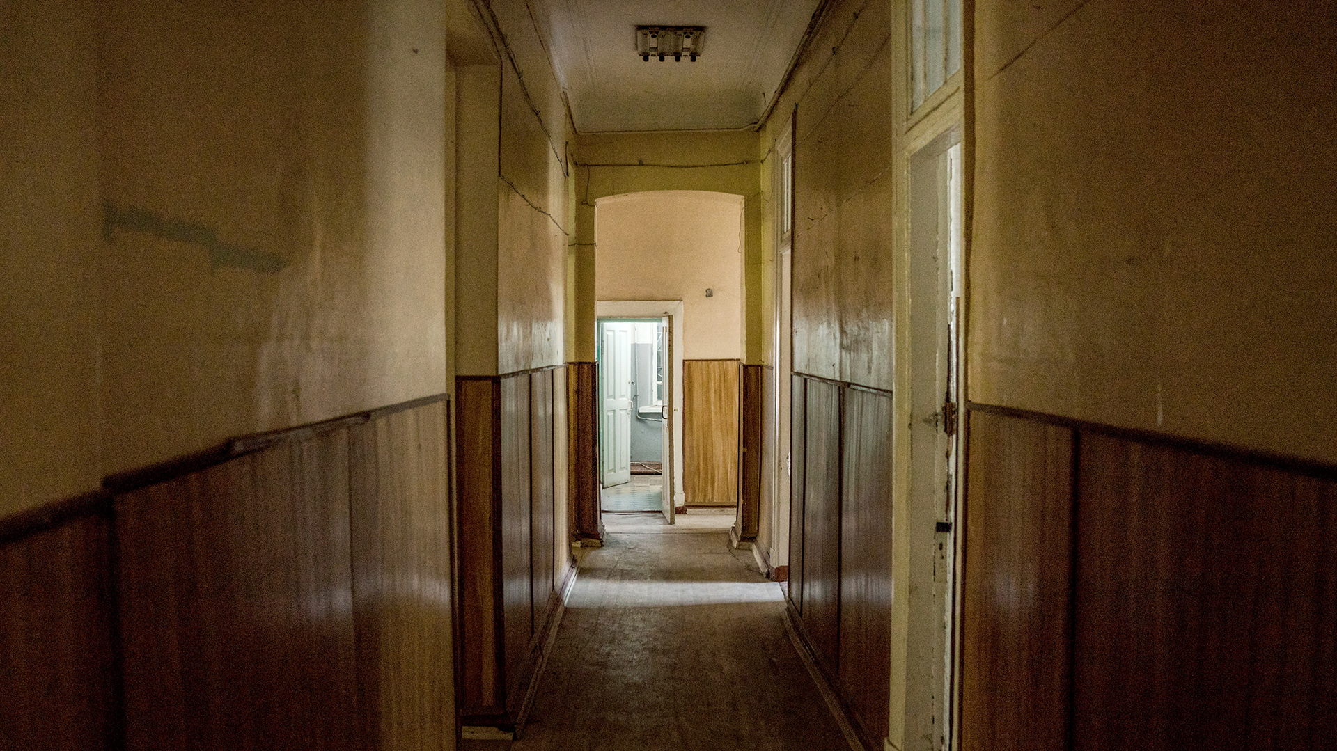 Imagen del interior de la clínica dónde fue torturada. Foto para The Washington Post por Wojciech Grzedzinski