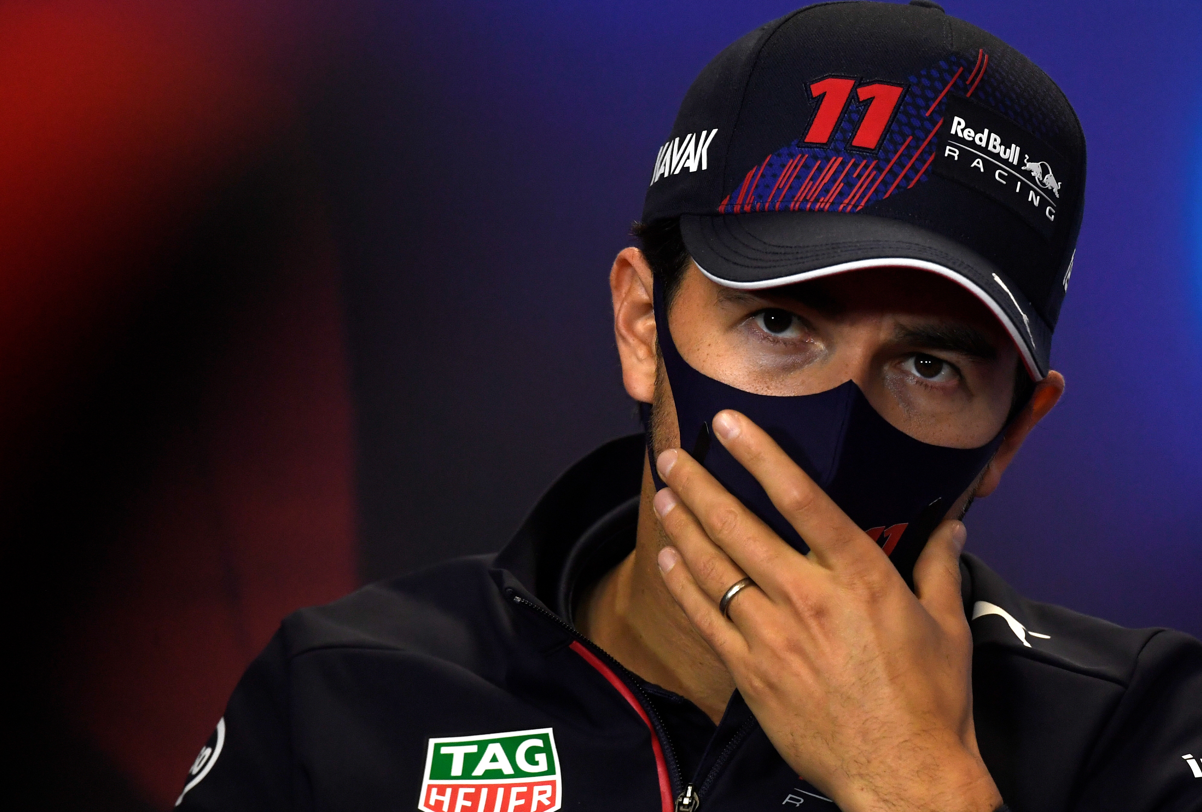 Rt sports. Кепка Серхио Перес. Марикита Перес. Шимон Перес. Серхио Перес жена.