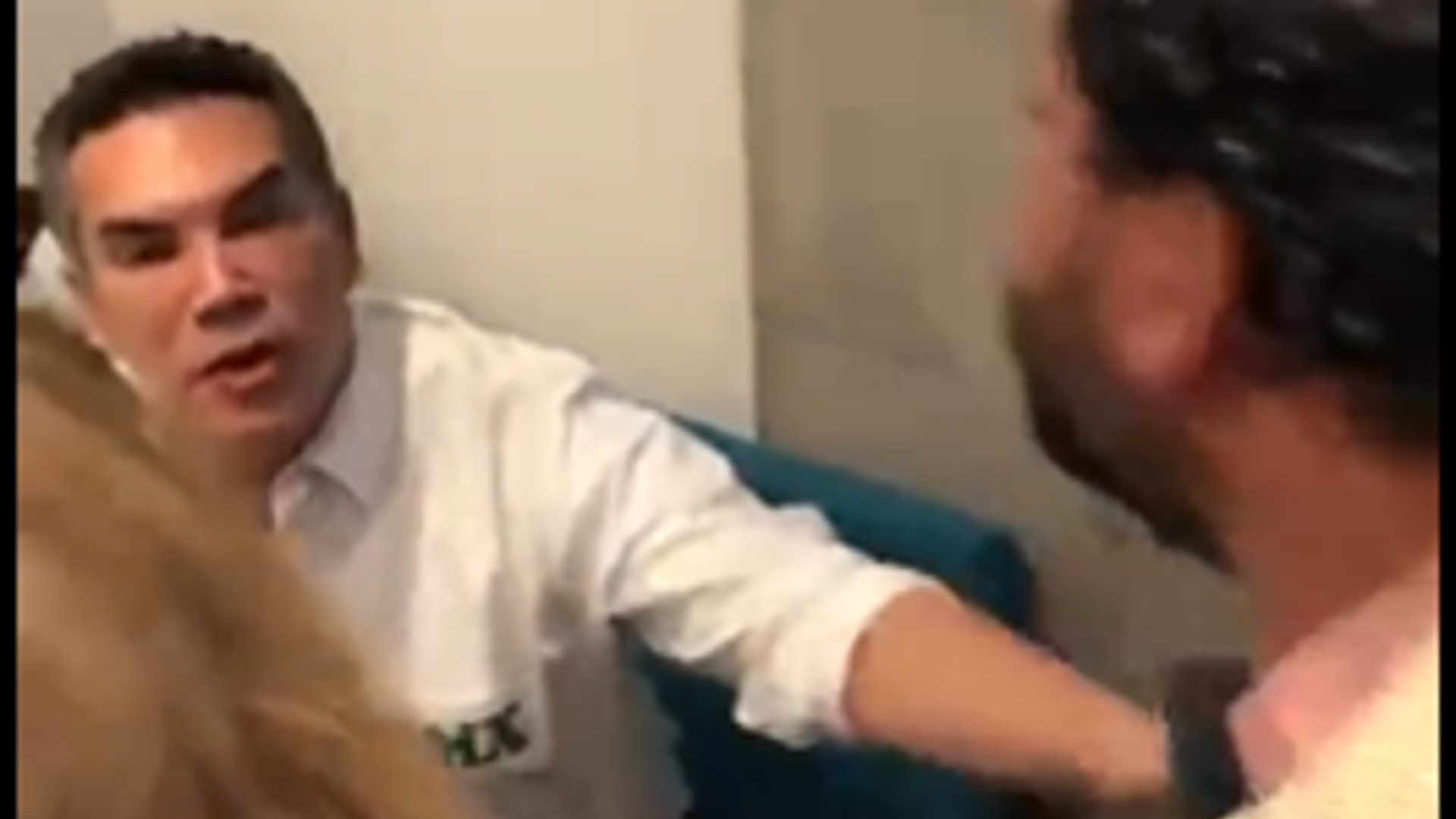 Alito Moreno was questioned by citizens in a cafeteria (Photo: Screenshot)