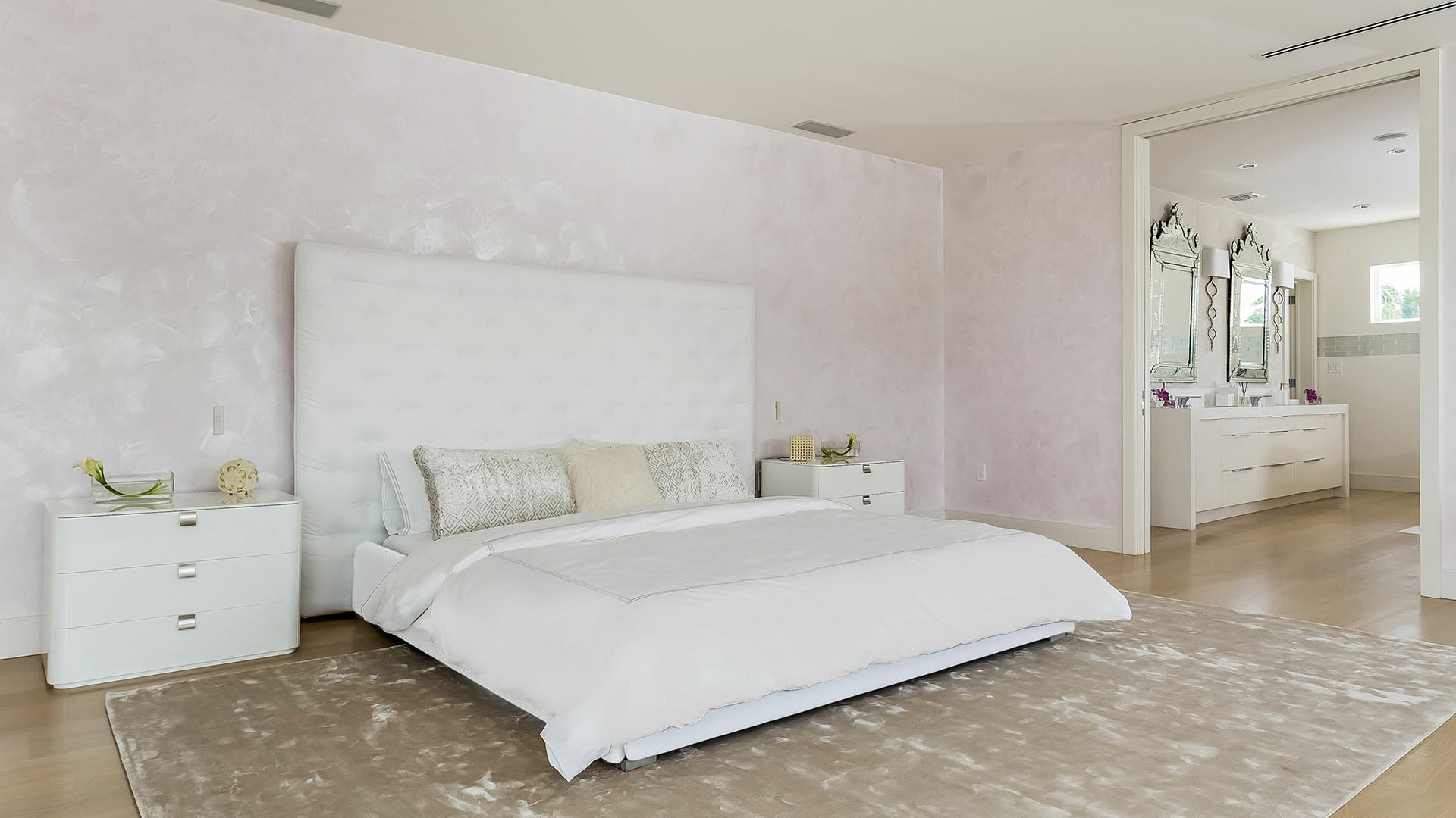 El dormitorio, uno de los ambientes que más se destacan de la mansión de Shakira (The Grosby Group)
