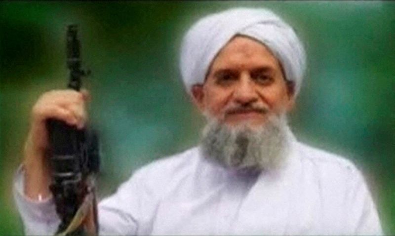 El líder de Al Qaeda, Ayman al-Zawahiri, en una imagen tomada de un video del 12 de septiembre de 2011. SITE Monitoring Service/Handout via REUTERS TV/Archivo
