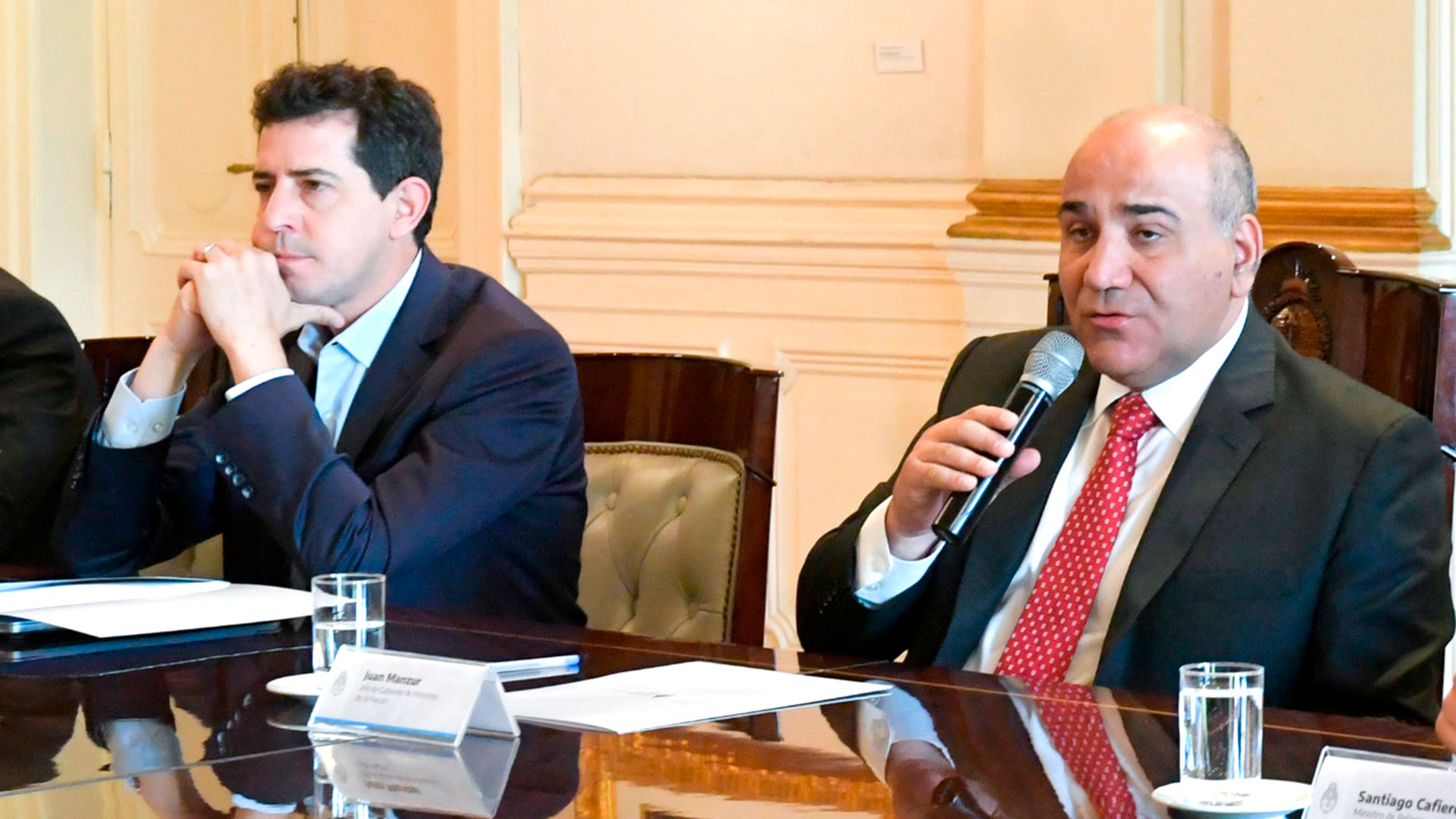 Juan Manzur y Eduardo "Wado" de Pedro en la reunión de Gabinete de este miércoles 