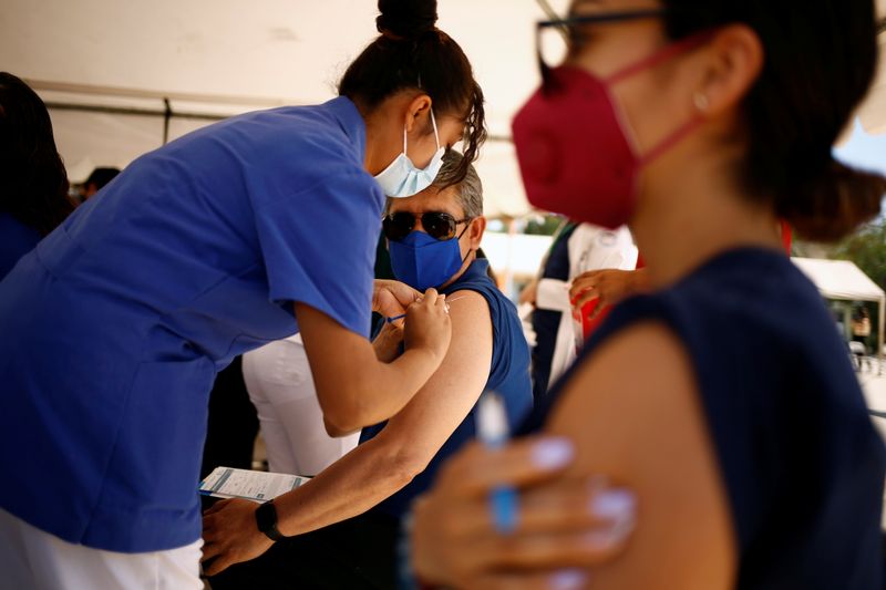 Ya 10 países, como Argentina, México, Chile, China, y Ecuador, habían autorizado el uso de la vacuna contra el COVID-19 de la empresa CanSino Biologics (REUTERS / José Luis González)