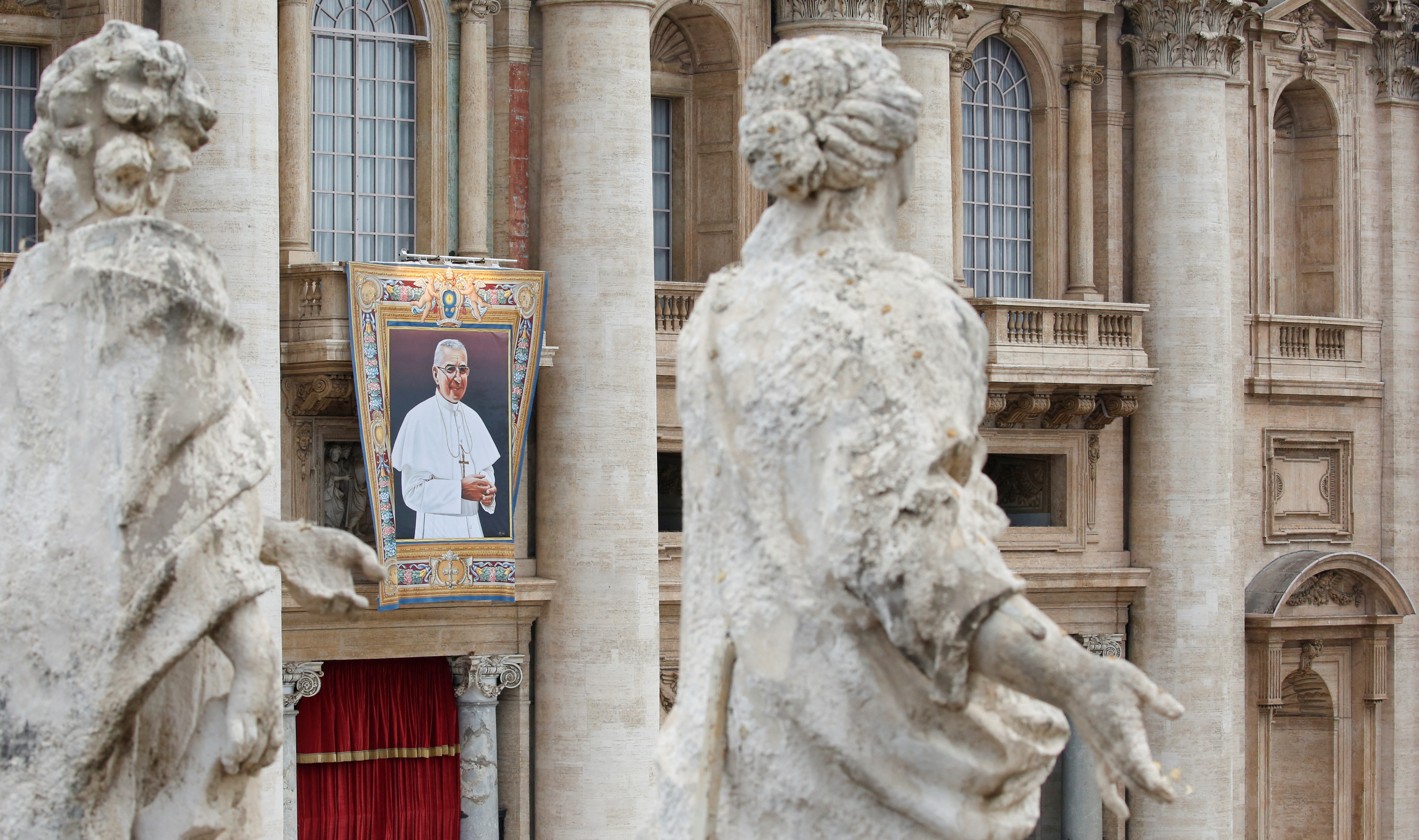 Una vista general durante una misa por la beatificación del Papa Juan Pablo I en la Plaza de San Pedro en el Vaticano, 4 de septiembre de 2022. (REUTERS/Remo Casilli)