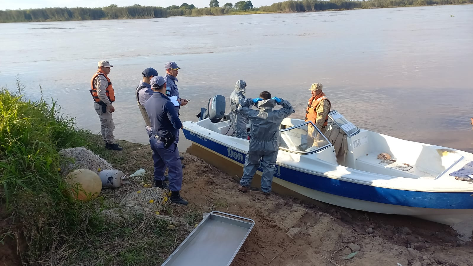 Encontraron muerto a un joven en el r&iacute;o Paran&aacute;: estaba enganchado a una canoa 