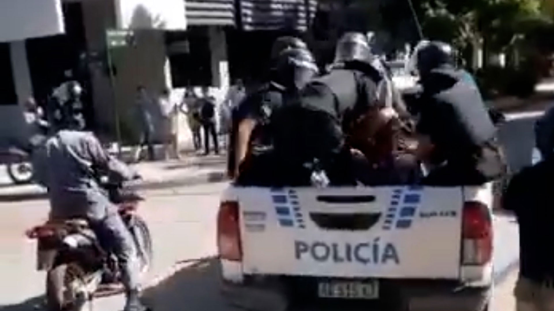 Chaco batalla campal entre manifestantes de organizaciones