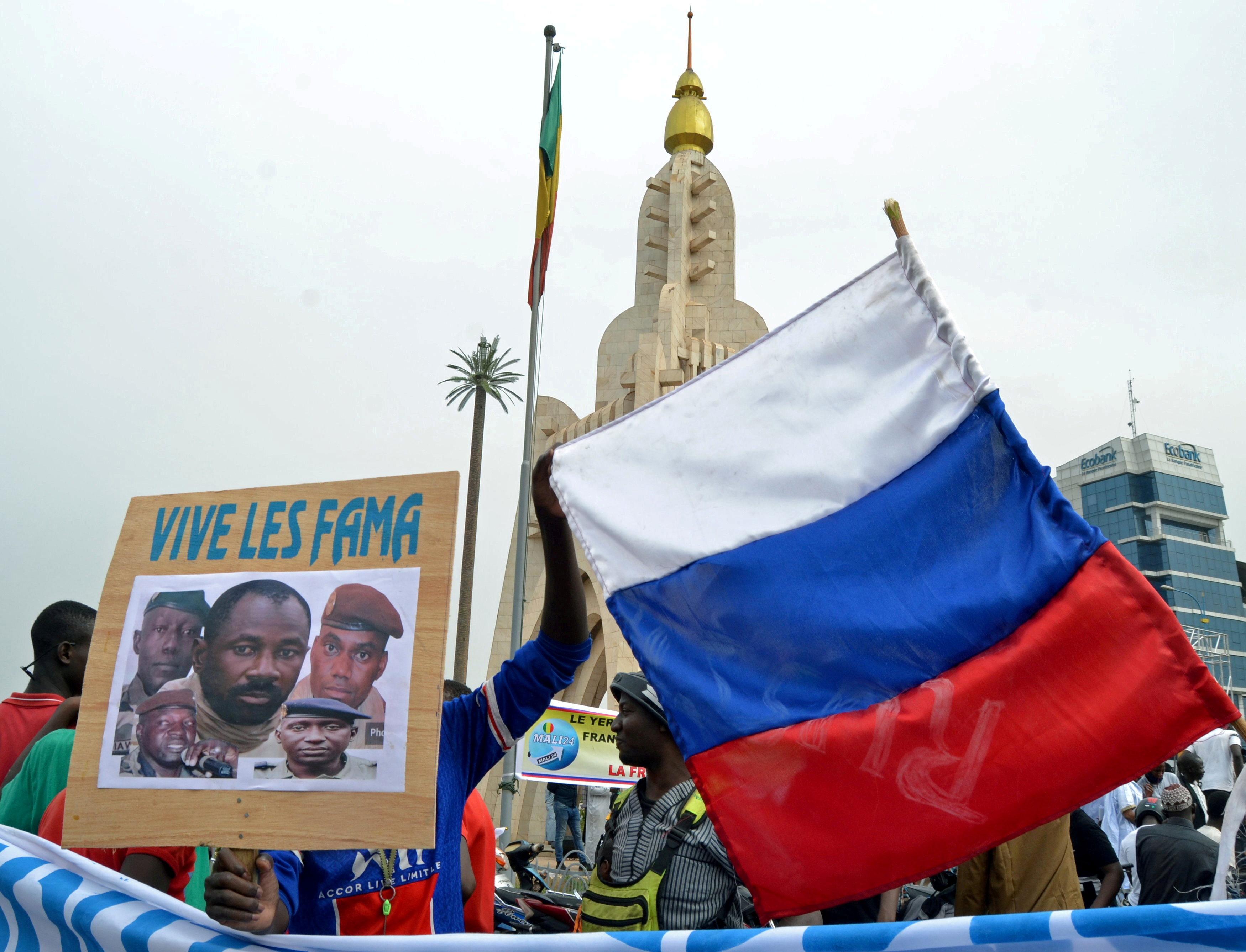 Manifestantes en Mali contra la participación rusa en el conflicto que ya lleva casi diez años (Foto: Reuters)