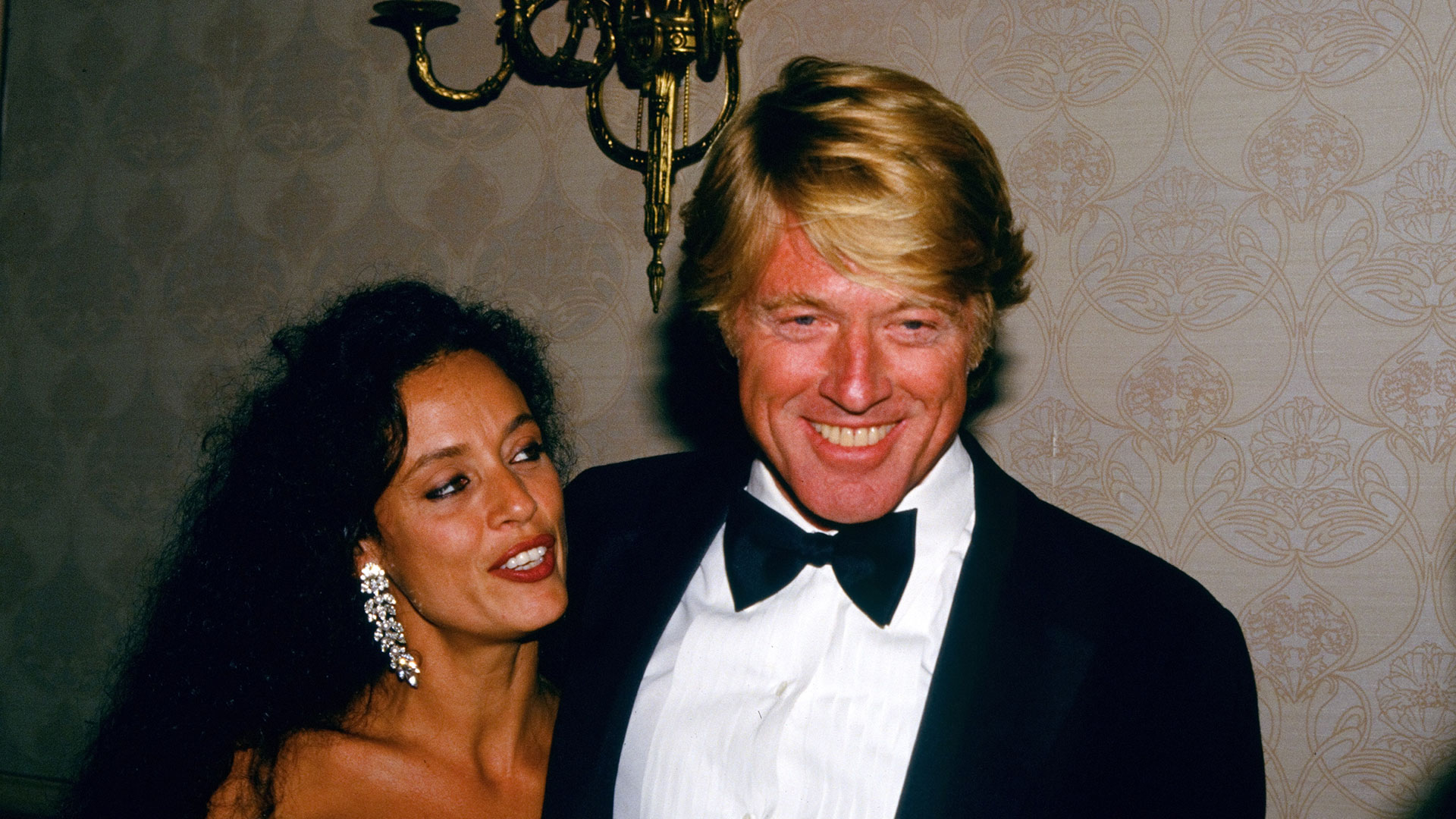 Sonia Braga y Robert Redford en 1988 (The Grosby Group)