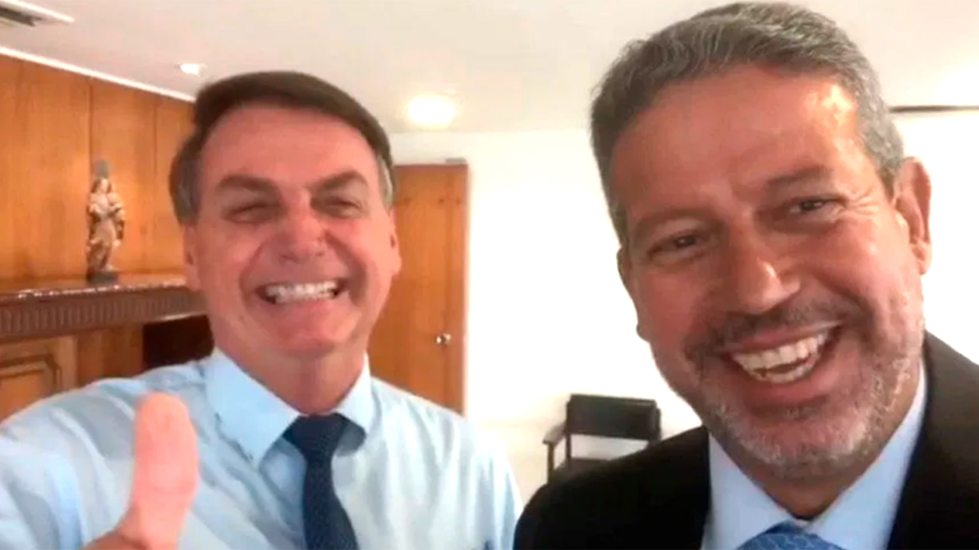 Jair Bolsonaro recibe a Arthur Lira, líder del partido PP y de la principal bancada en el Congreso