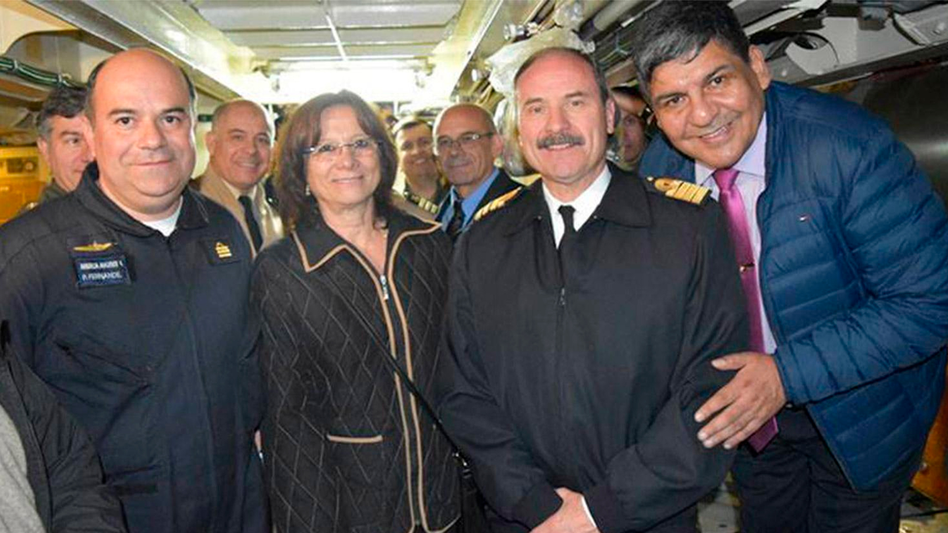 El Comandante de la Fuerza de Submarinos, capitán de navío Claudio Villamide, a bordo del ARA San Juan antes de que zarpara el 8 de noviembre, de Ushuaia a su última patrulla, de la cual nunca regresó.