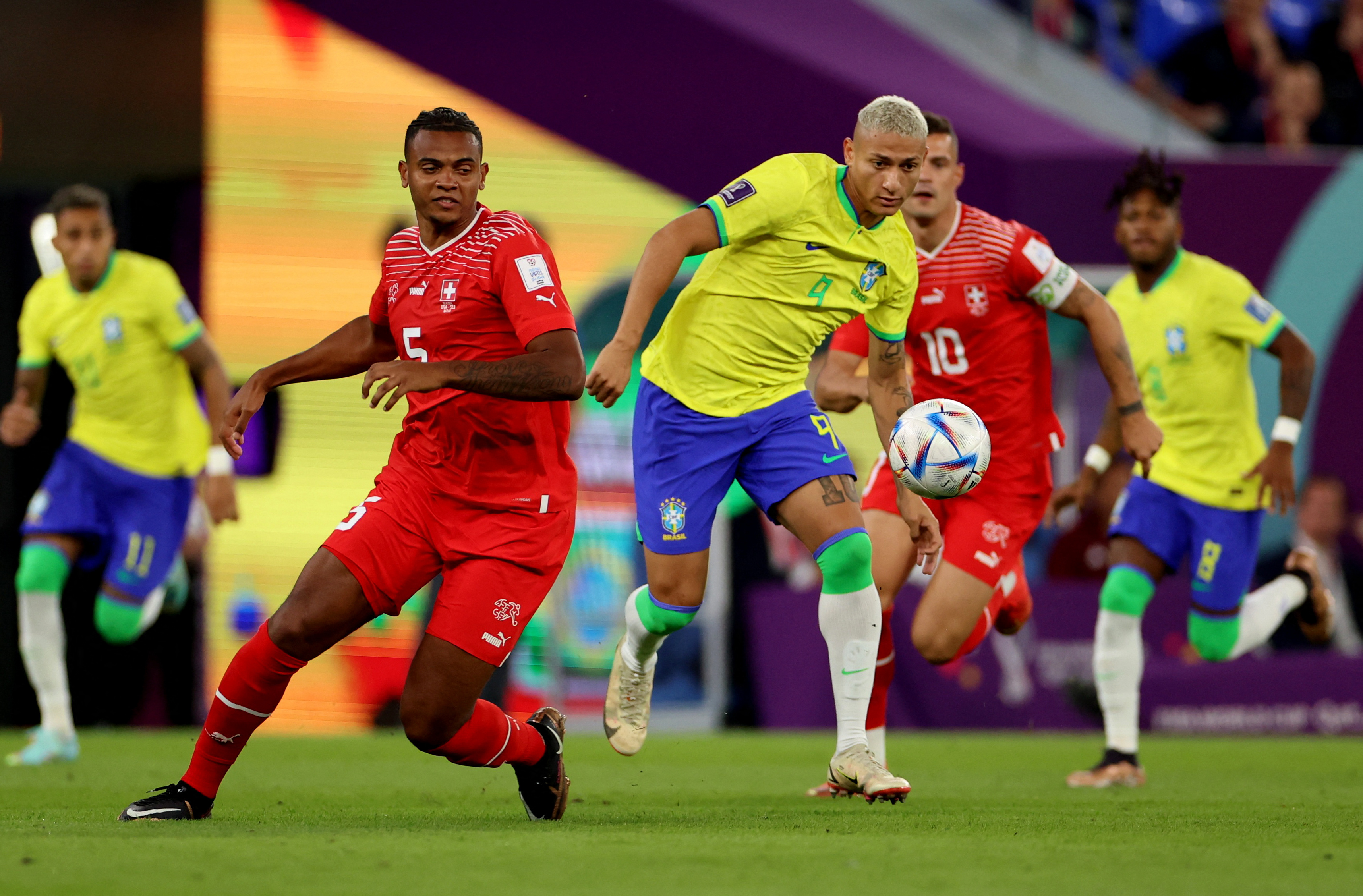 Todo muy peleado en los primeros minutos de Brasil vs Suiza, por el Mundial Qatar 2022. REUTERS/Pedro Nunes