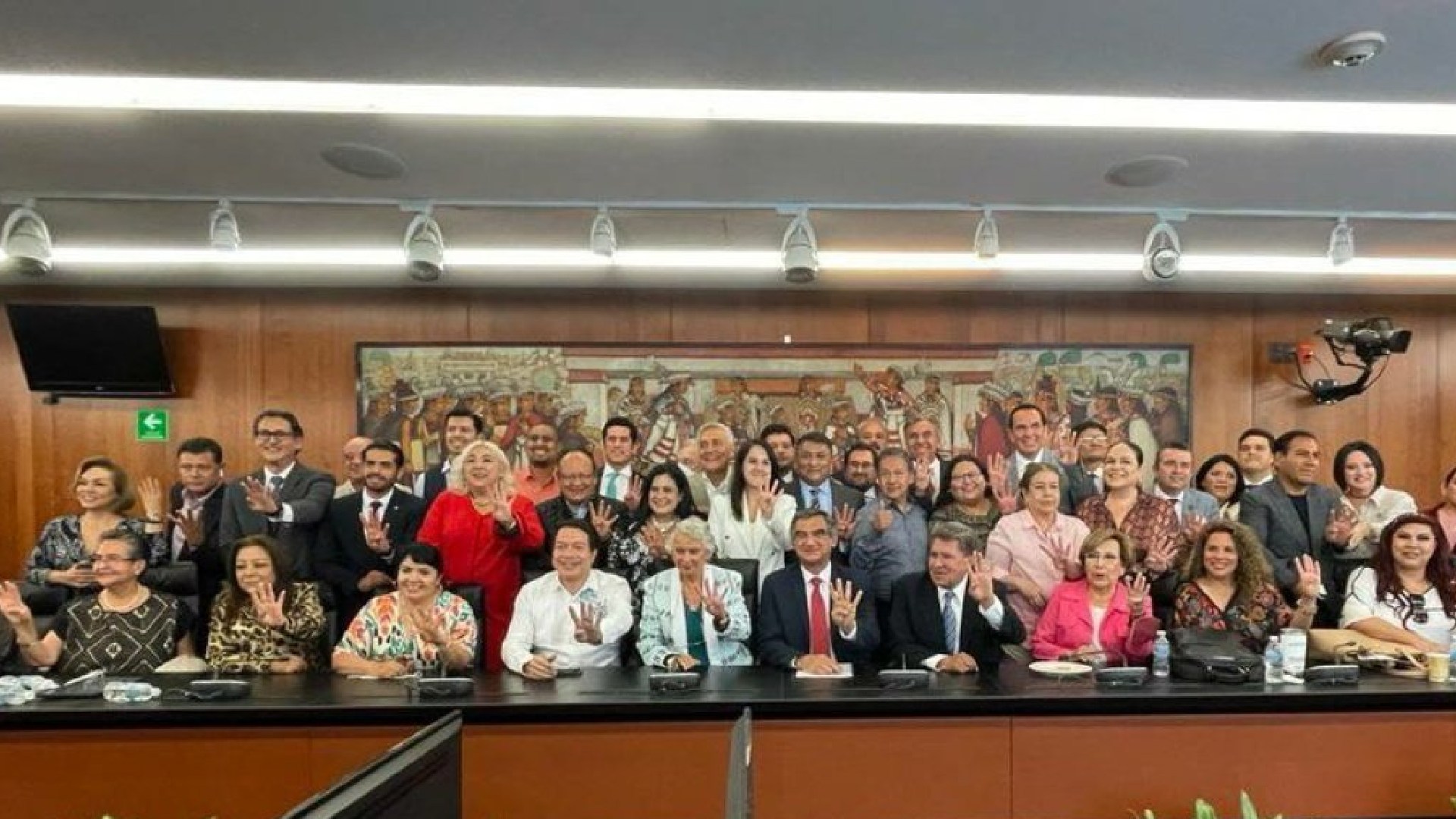 El PAN condenó la celebración que se le hizo a Américo Villarreal en el Senado de la República (Foto: Twitter / @kenialopezr)