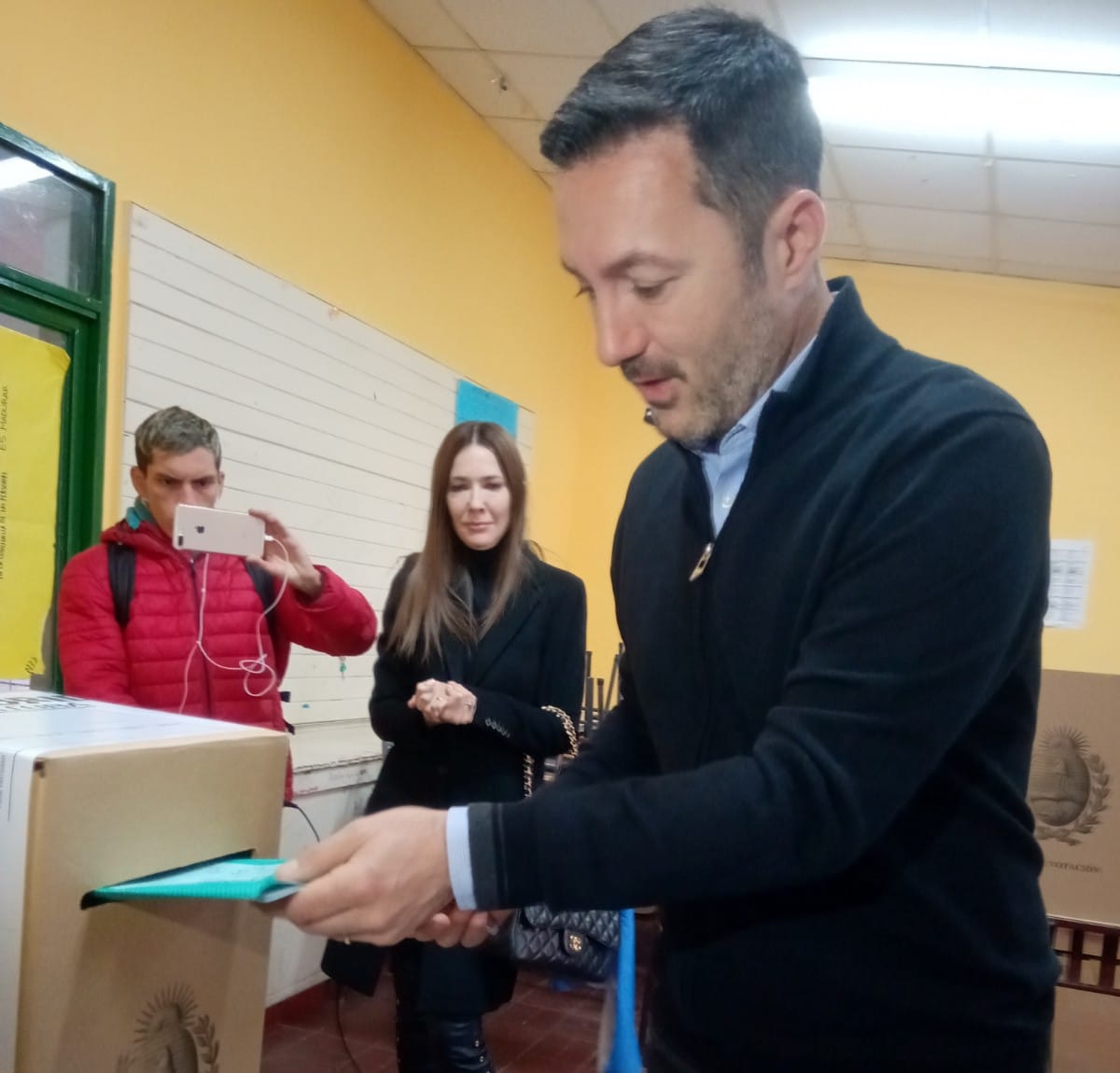 Luis Petri vota en las PASO mendocinas: el ex diputado fue la sorpresa de la jornada