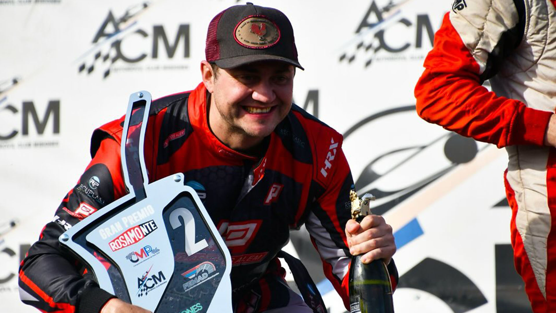 Mendoza: un grupo de ecologistas realizó una limpieza en las rocas de montaña para borrar grafitis