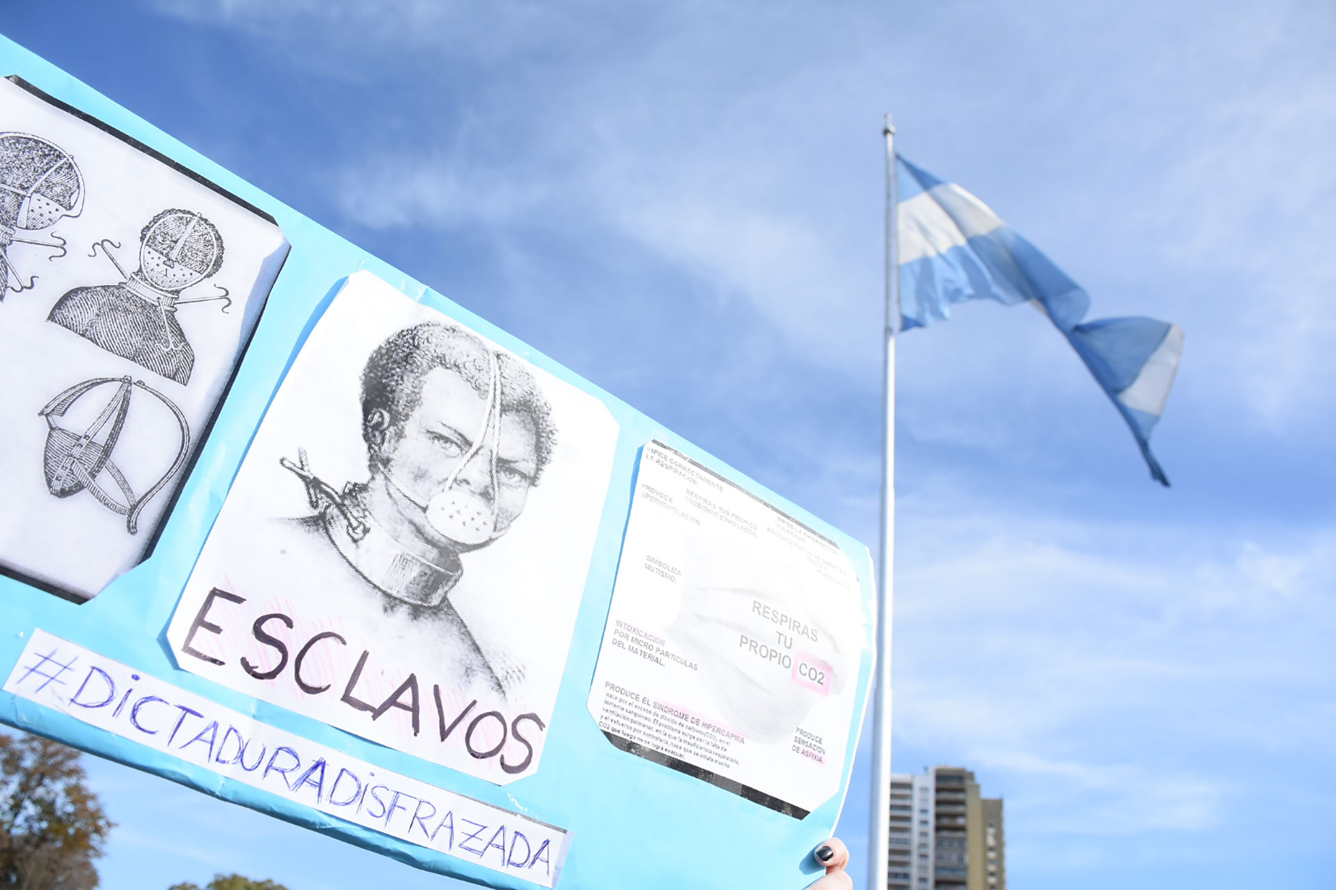 “Por la economía, la salud, la educación y la libertad de los argentinos. El 12 de octubre voy a marchar con mi bandera, en mi vehículo, junto a millones de ciudadanos de todo el país, en defensa de la República”, fue la convocatoria de Patricia Bullrich