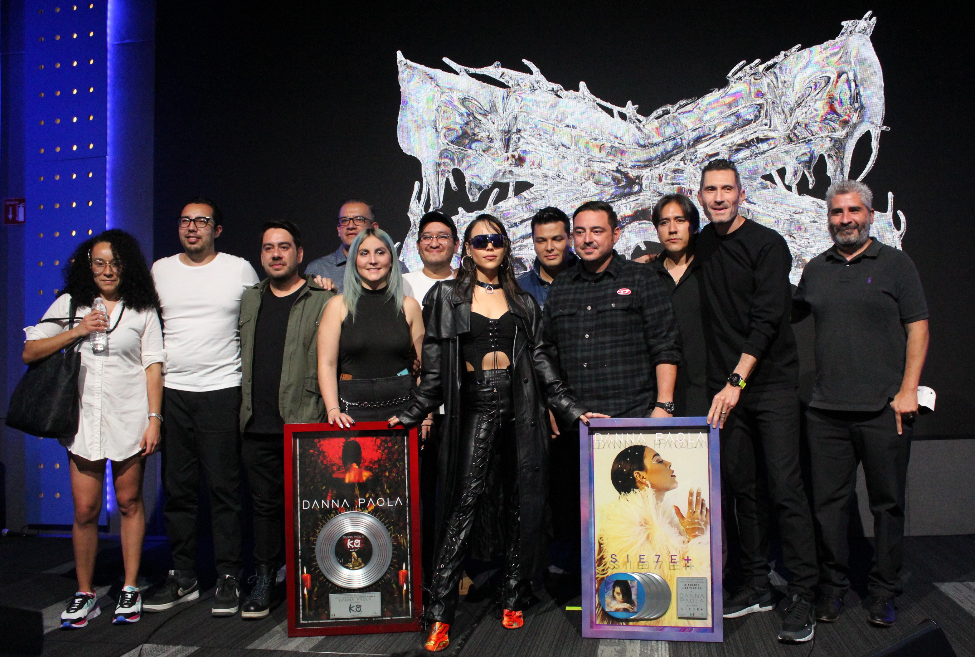 La artista estuvo acompañada por el equipo de la disquera Universal Music (Foto: Karla Tapia Infobae México)